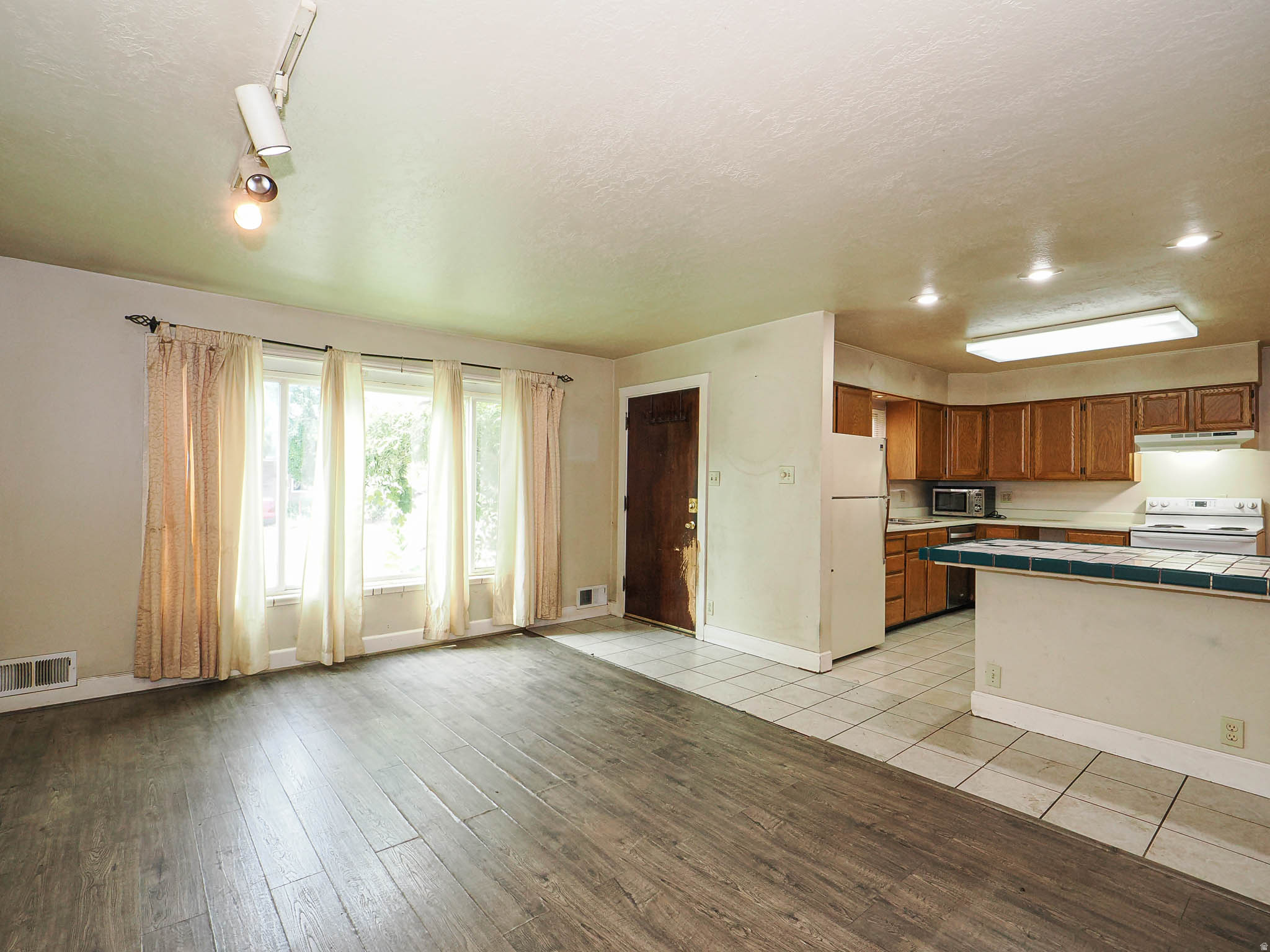 MADISON ACRES - Residential