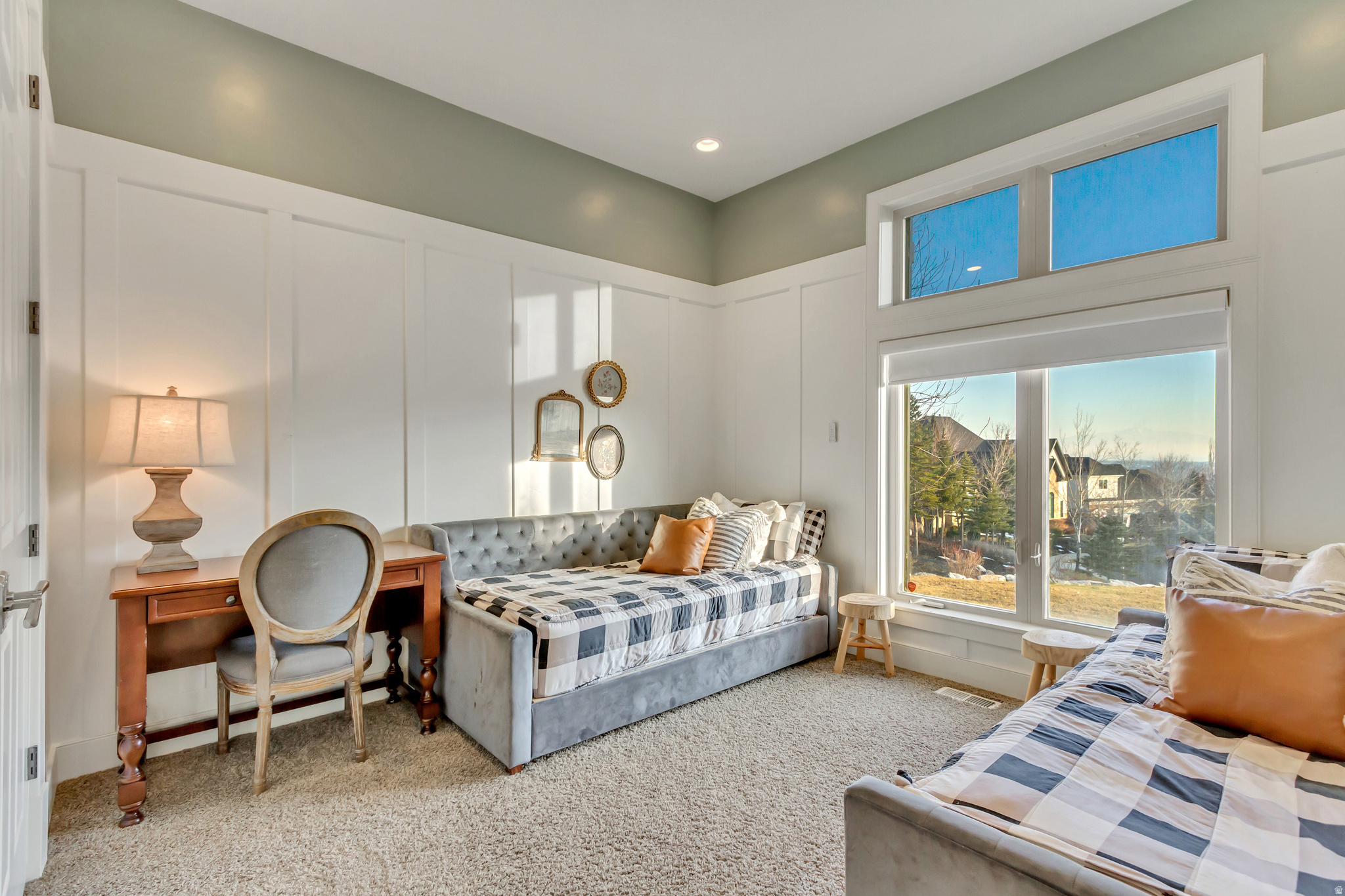 BEACON HILL THE HIGHLANDS - Residential