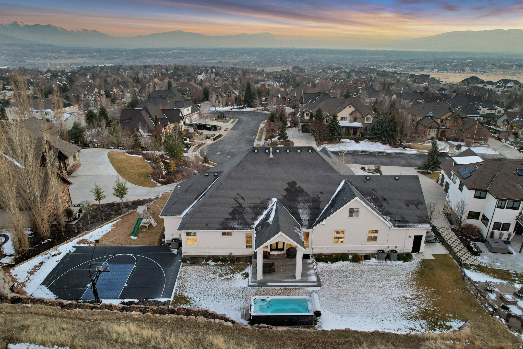 BEACON HILL THE HIGHLANDS - Residential