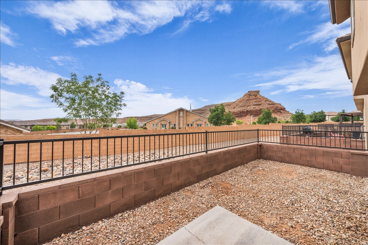 DESERT BLUFF AT DESERT CANYONS TOWNHOMES - Residential