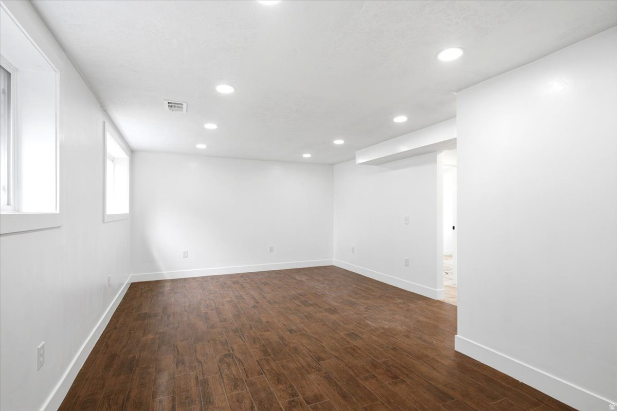 CRESTHOMES - Residential