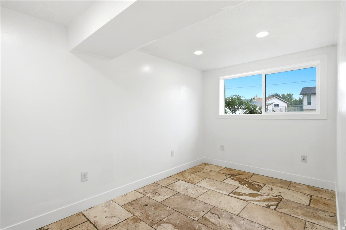 CRESTHOMES - Residential