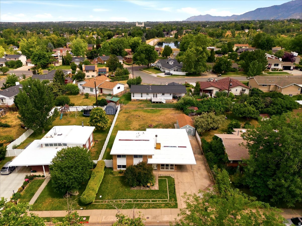 CRESTHOMES - Residential