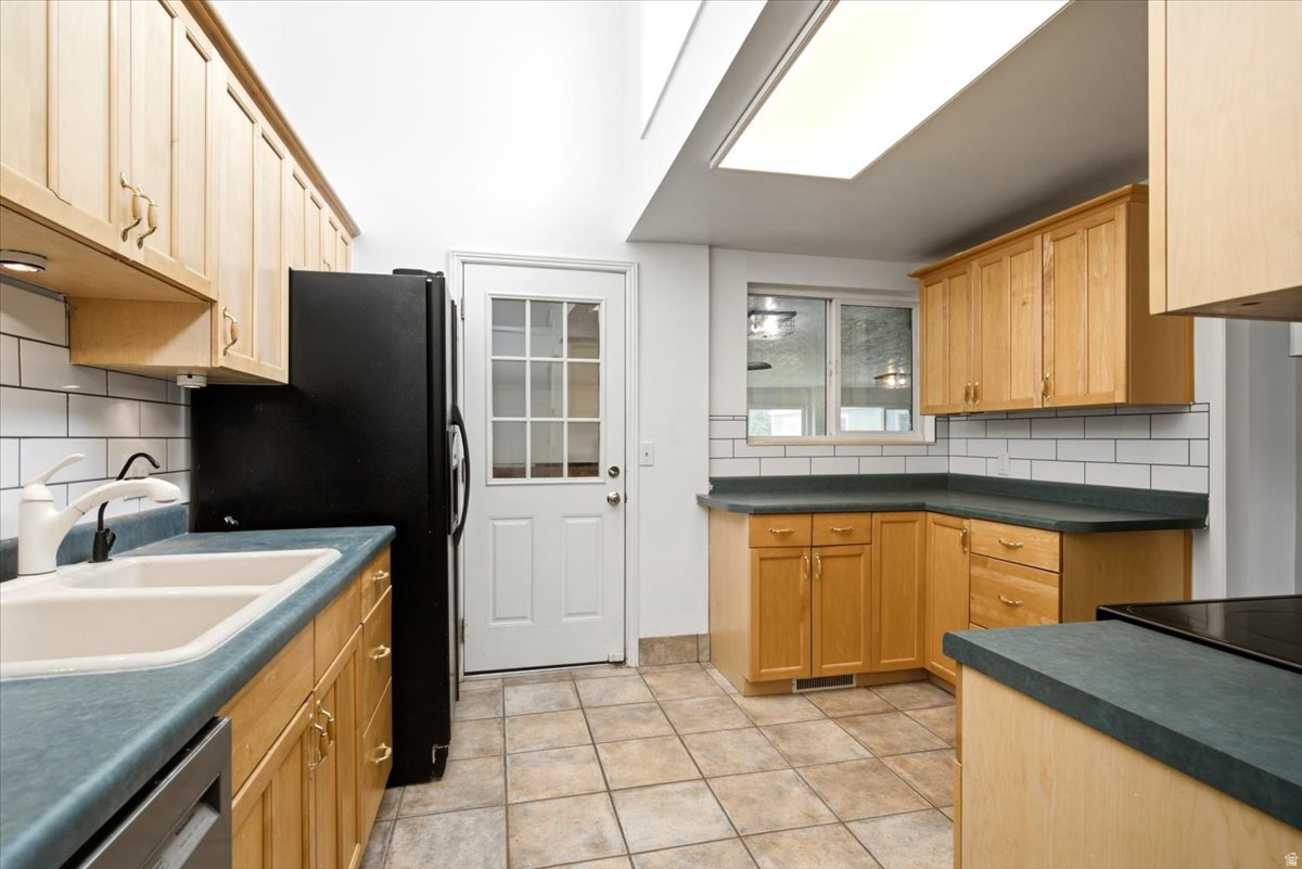 CRESTHOMES - Residential