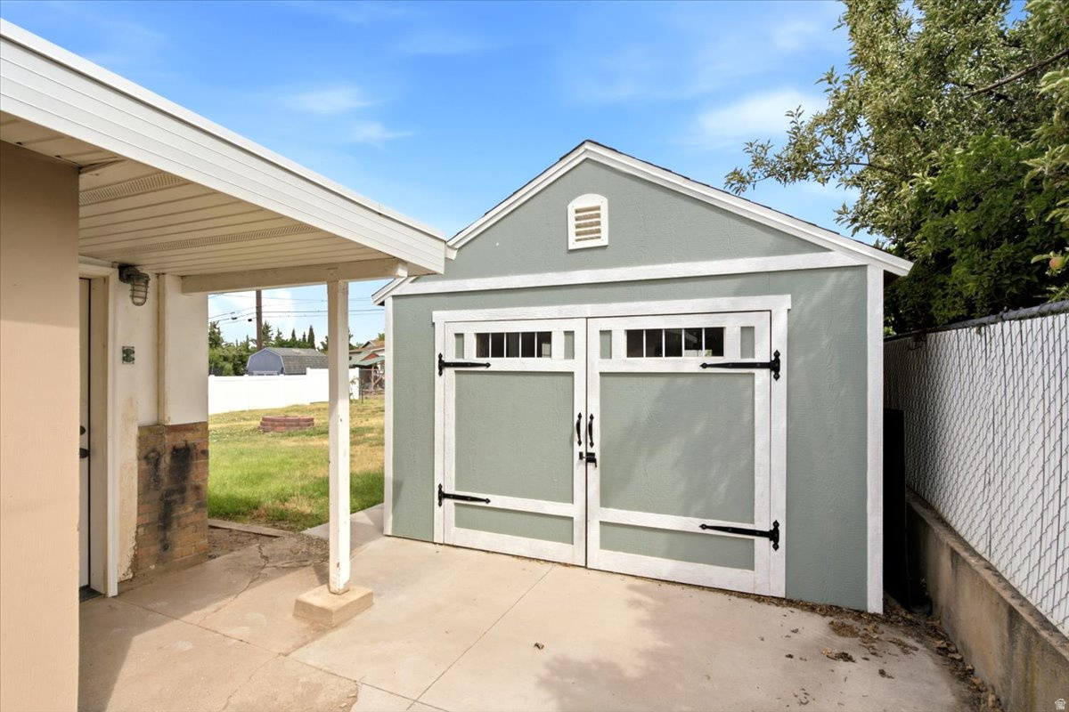 CRESTHOMES - Residential