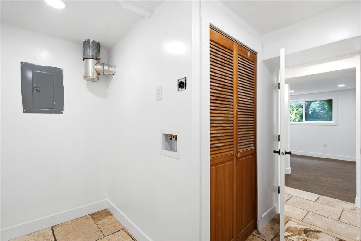 CRESTHOMES - Residential