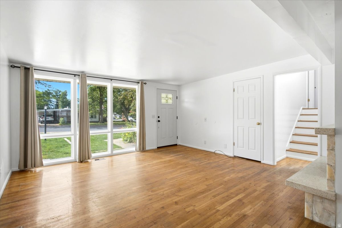 CRESTHOMES - Residential