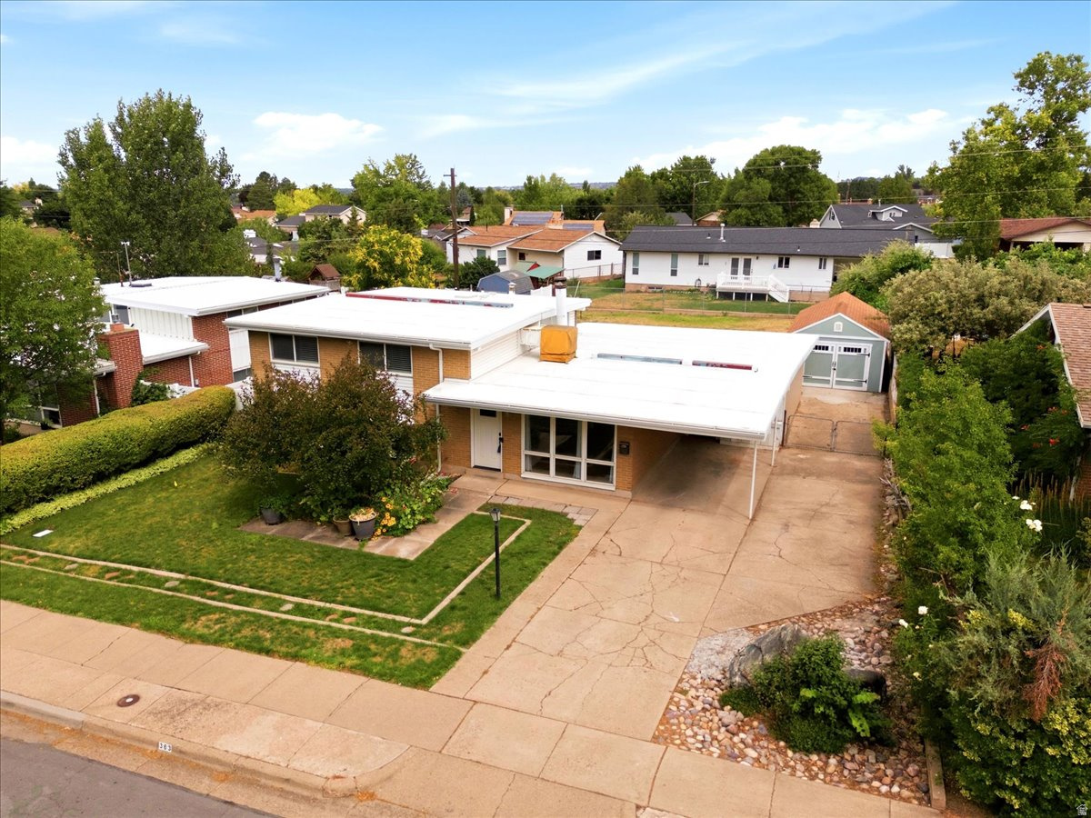 CRESTHOMES - Residential
