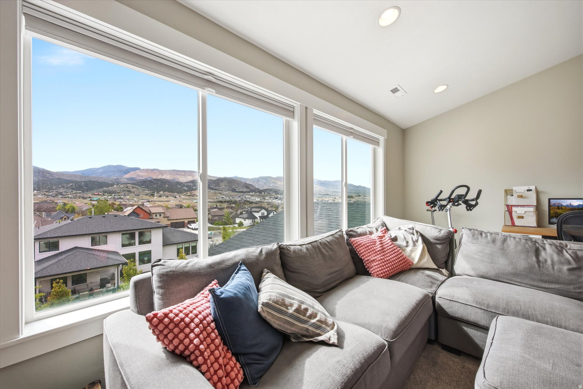 THE RIDGE - Residential