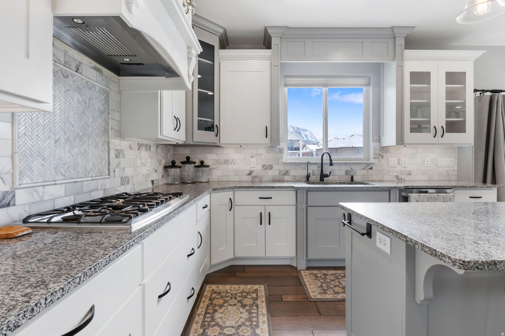 MOUNTAIN VIEW - Residential