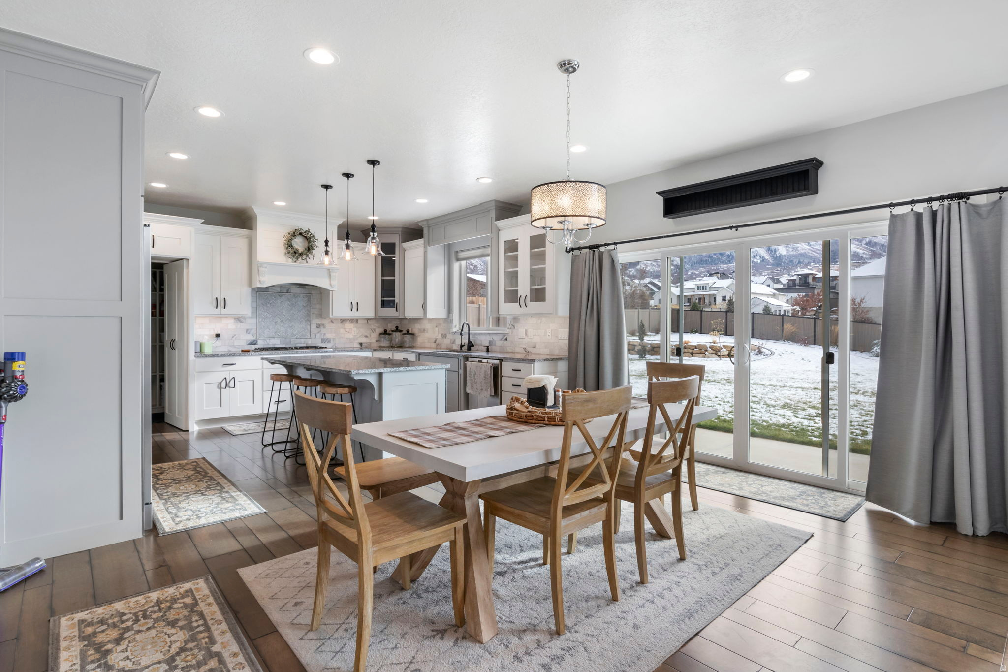 MOUNTAIN VIEW - Residential