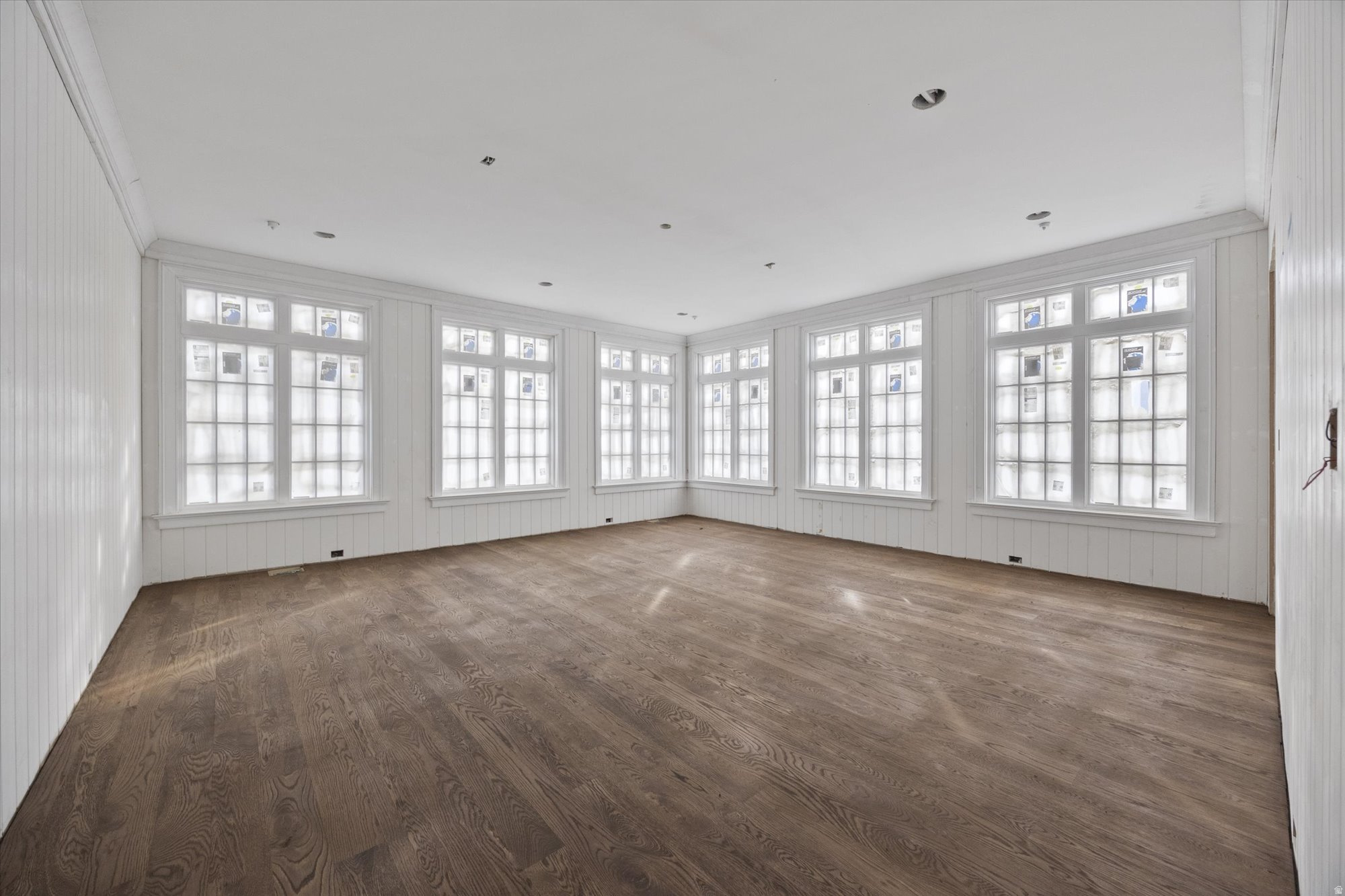 ELKRIDGE LUXURY ESTATES - Residential
