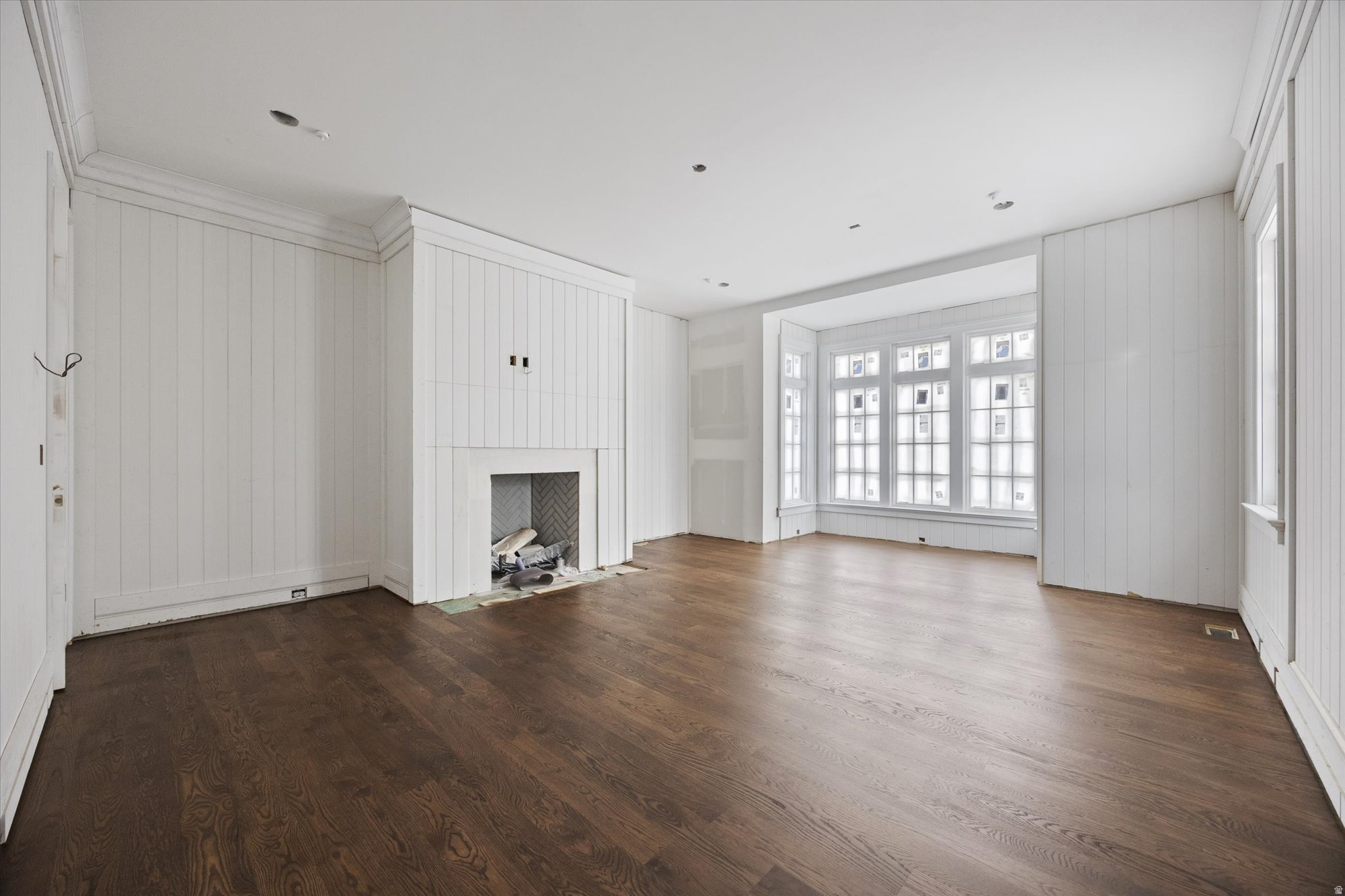ELKRIDGE LUXURY ESTATES - Residential