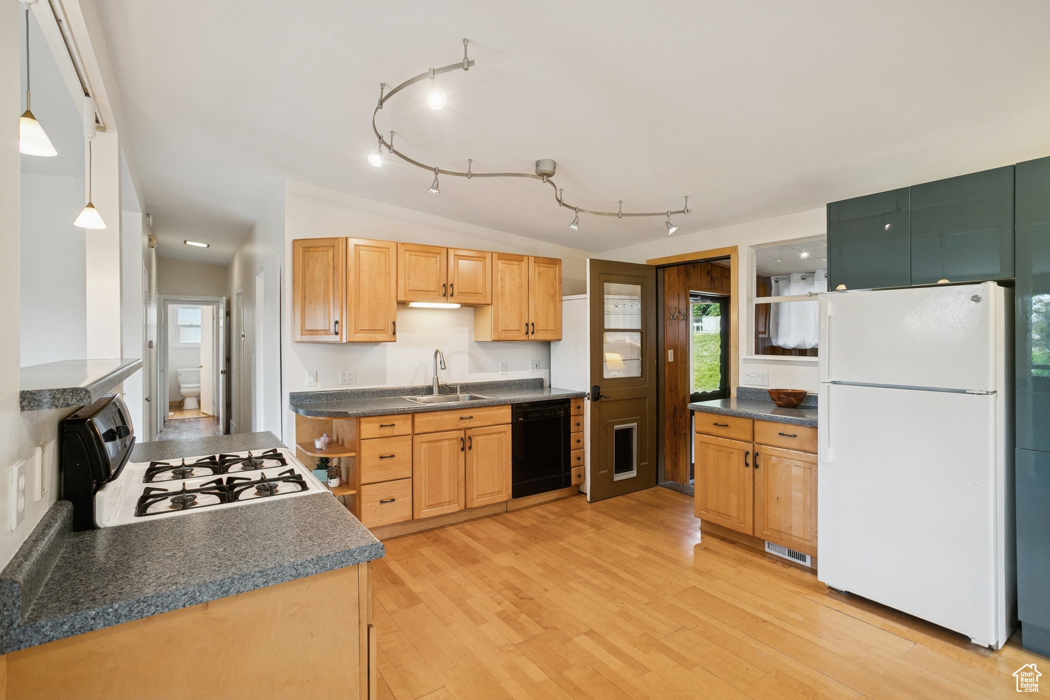 EASTWOOD HILLS - Residential