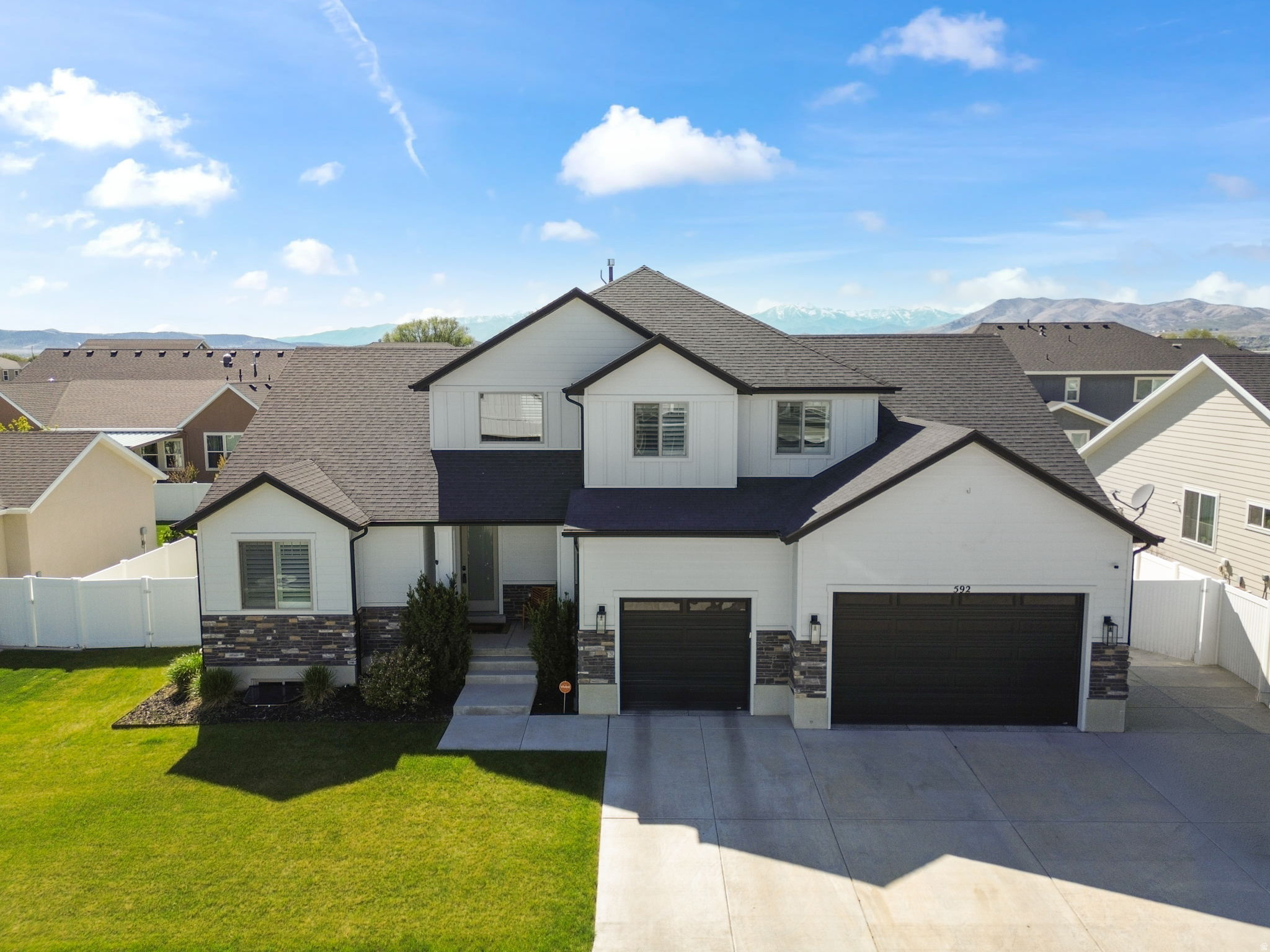 DAPPLE GRAY TRAILS - Residential