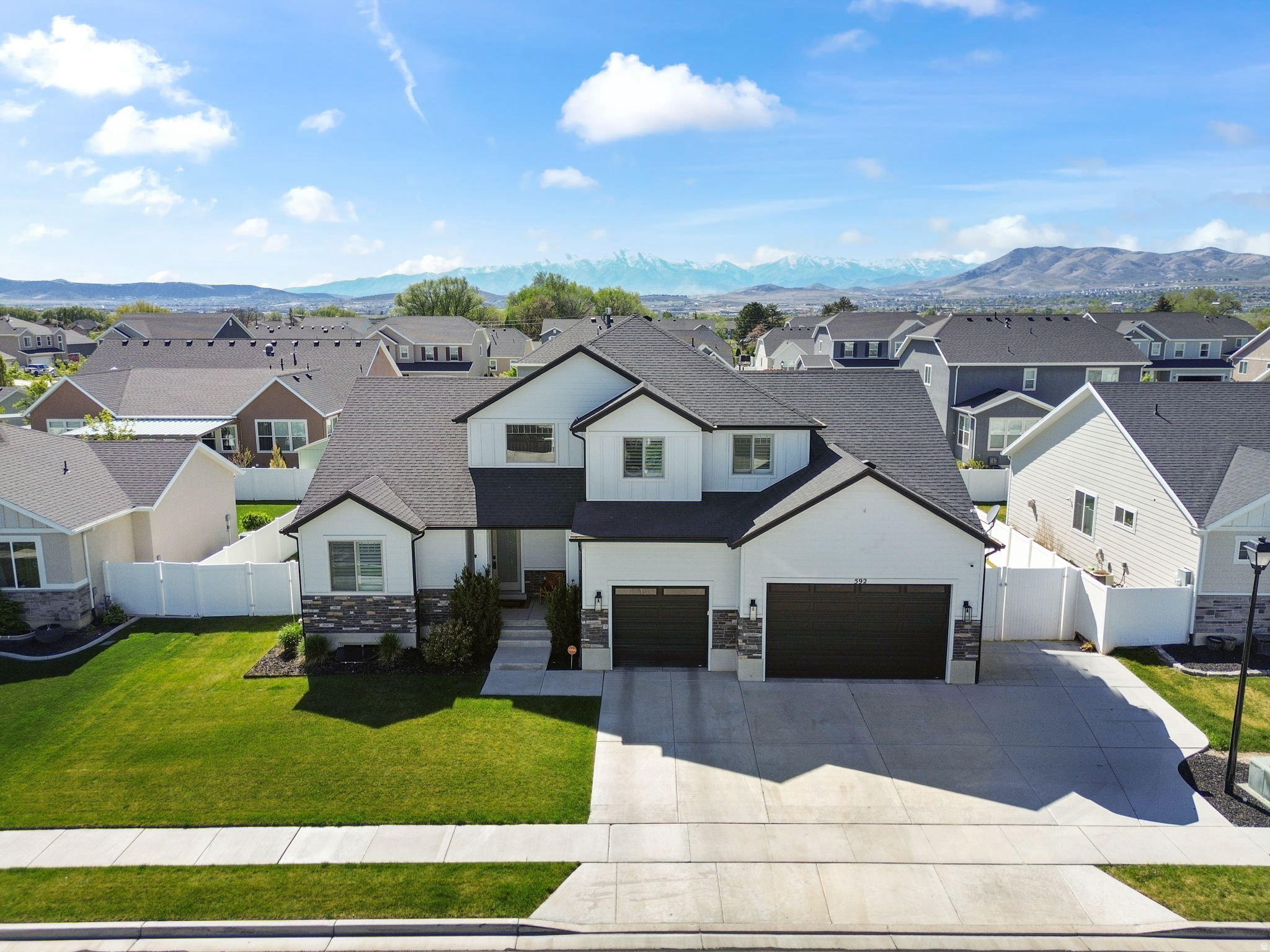 DAPPLE GRAY TRAILS - Residential