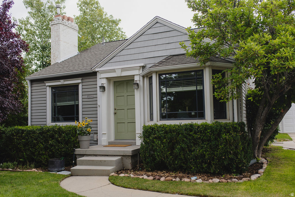 20K PRICE REDUCTION! Charming cottage in one of Salt Lake City's most desirable neighborhoods! This adorable home offers the perfect blend of character, convenience, and city living. Enjoy quick freeway access and close proximity to shopping, dining, entertainment, parks, and all that downtown SLC has to offer. Cozy and inviting with great natural light, this home is ideal for those seeking an urban lifestyle with neighborhood charm. Whether you're enjoying nearby restaurants, exploring downtown, or commuting with ease, this location truly has it all. A rare opportunity to own a cute cottage in Highland Park!