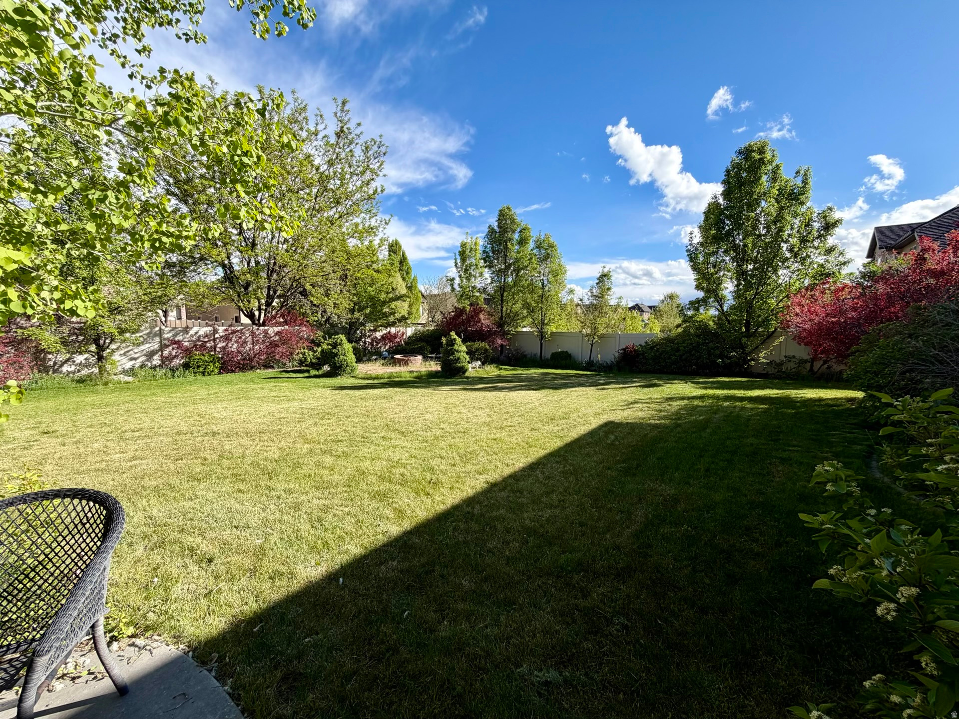 COUNTRY FIELDS - Residential