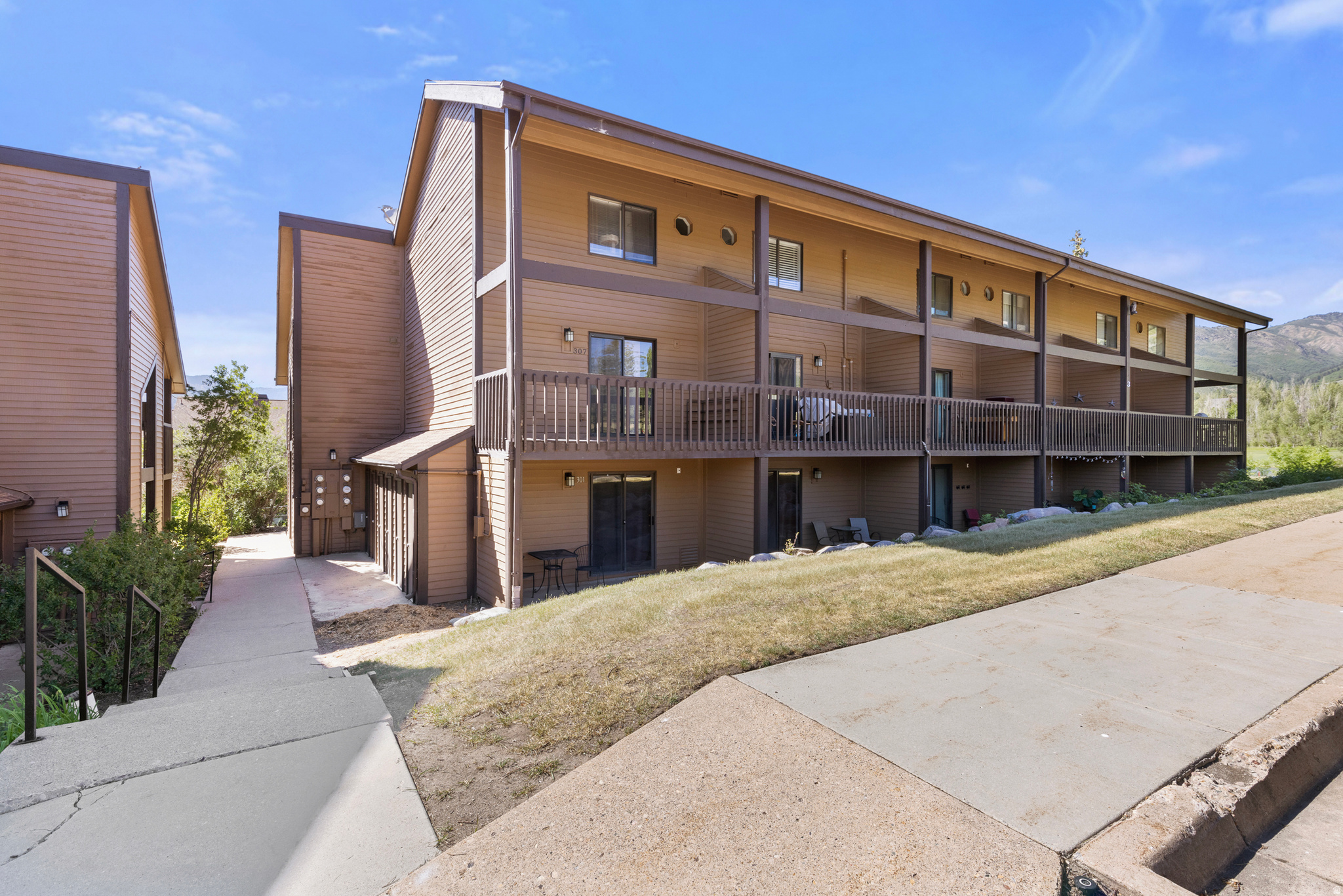 WOLF LODGE - Residential