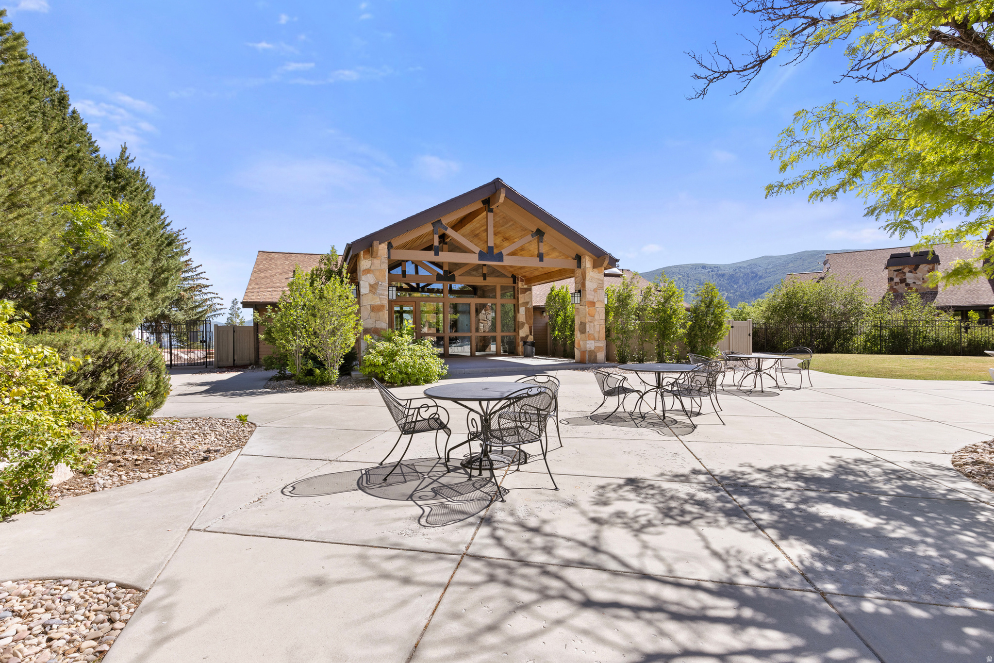 WOLF LODGE - Residential