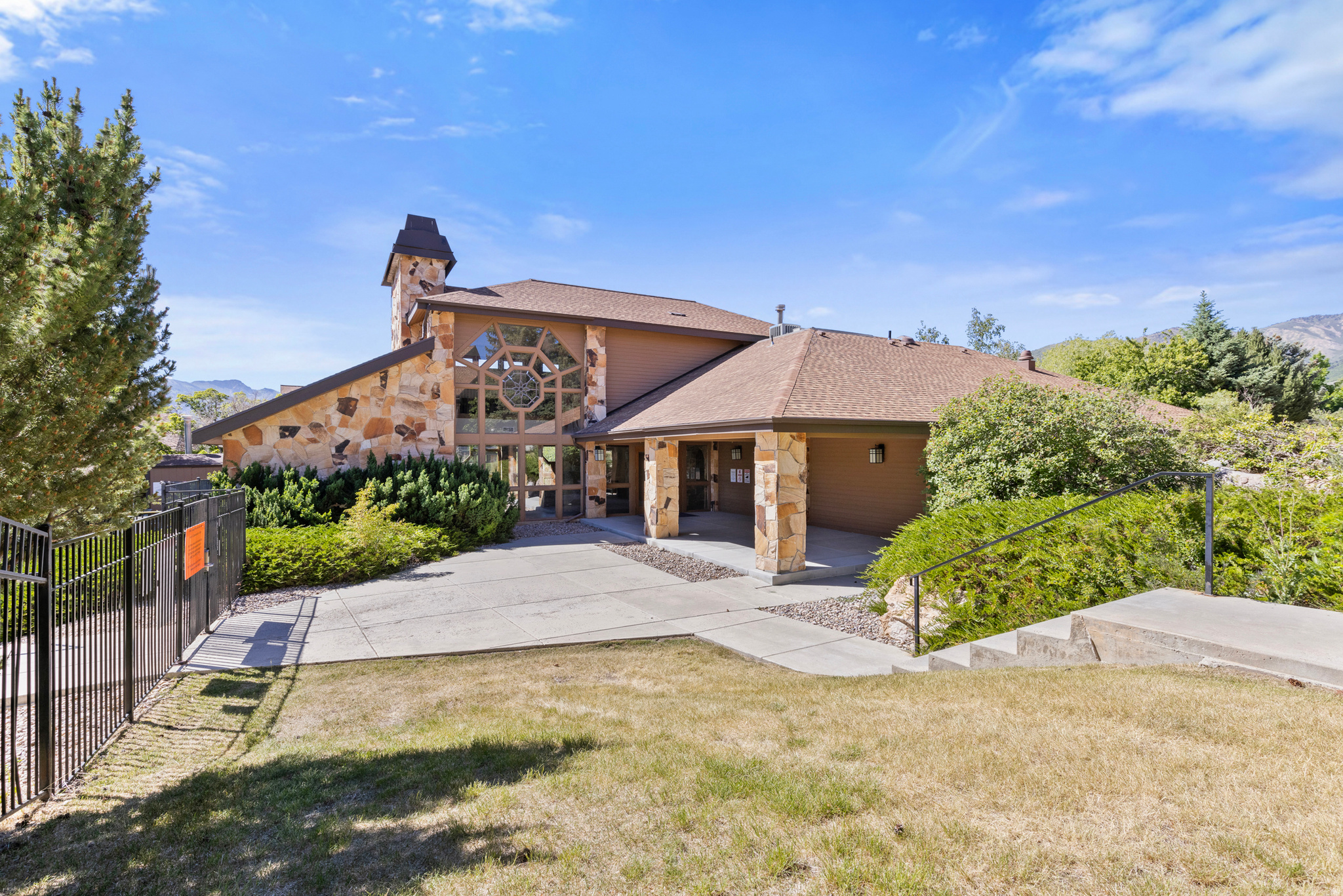 WOLF LODGE - Residential
