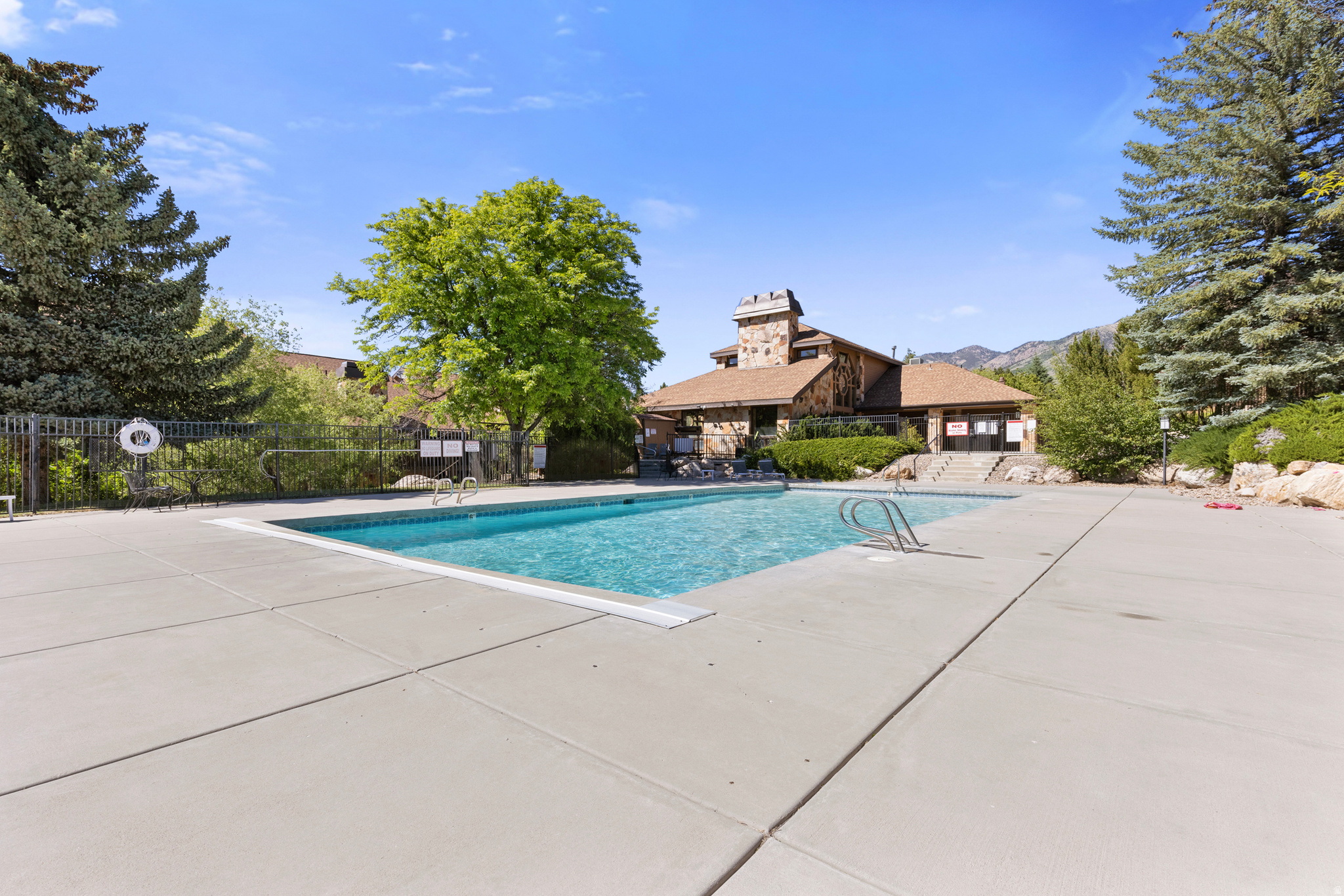WOLF LODGE - Residential