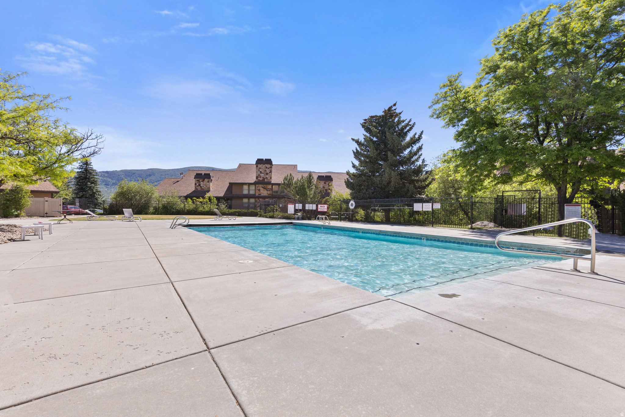 WOLF LODGE - Residential