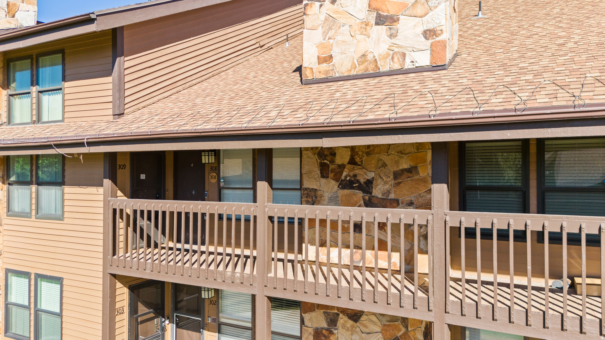 WOLF LODGE - Residential