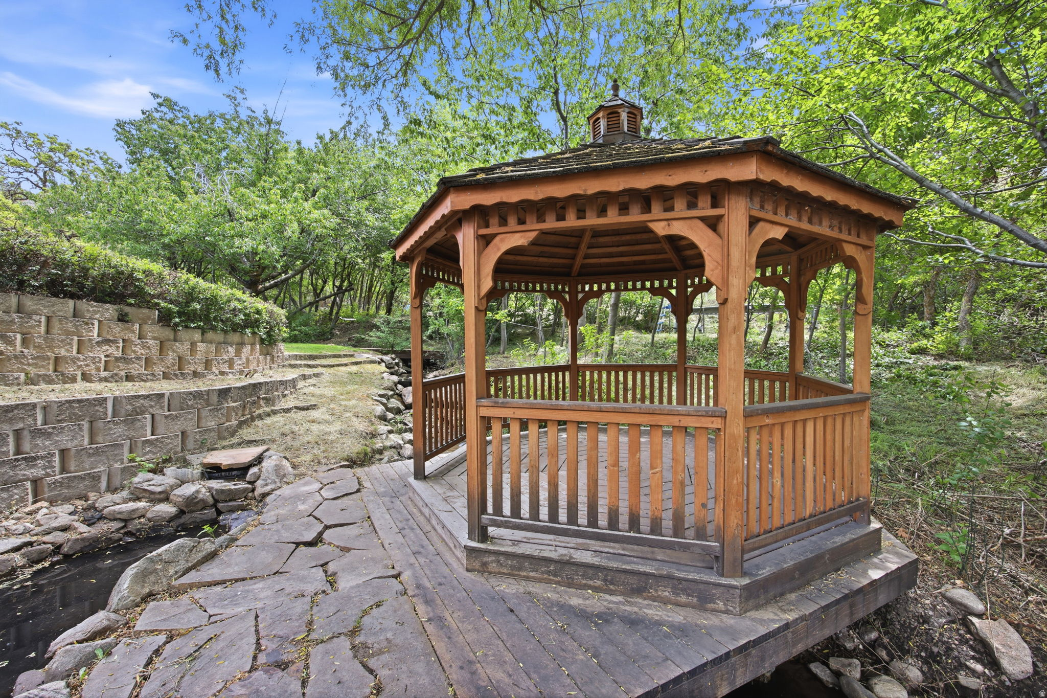 SHADOW CREEK - Residential