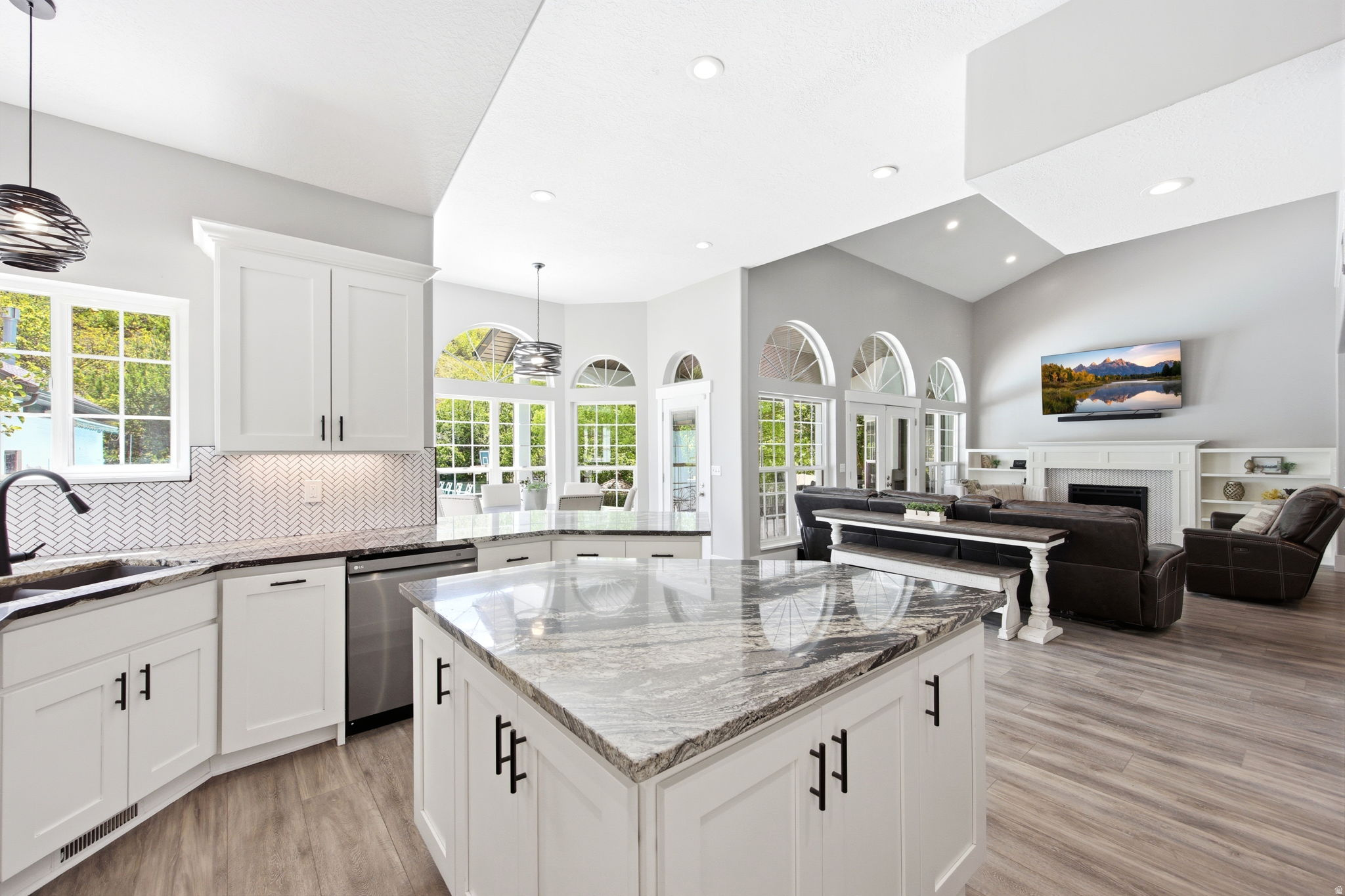 SHADOW CREEK - Residential