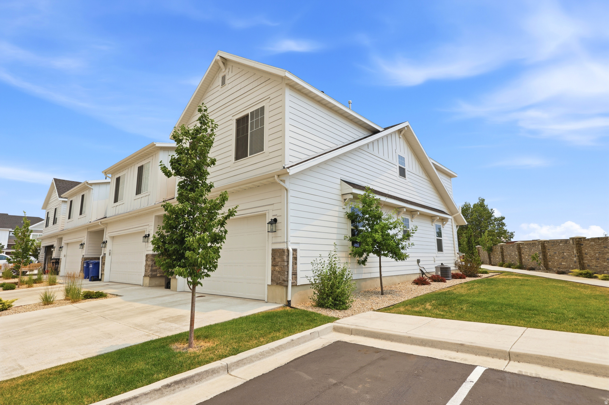 DEL MONTE TOWNHOMES - Residential