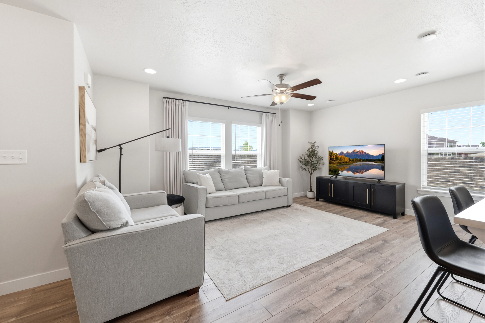 DEL MONTE TOWNHOMES - Residential