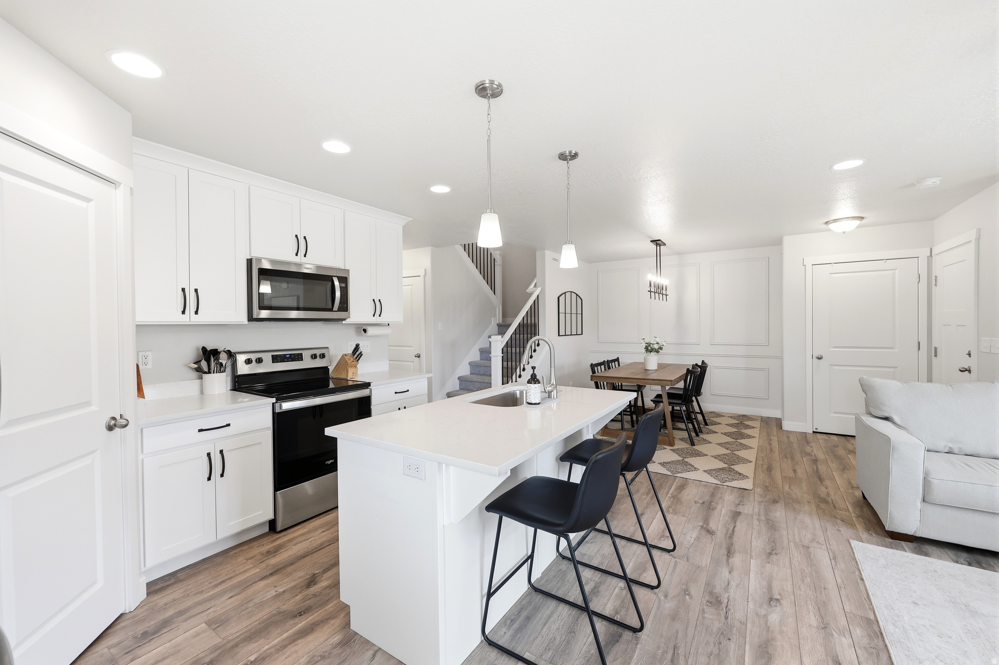 DEL MONTE TOWNHOMES - Residential