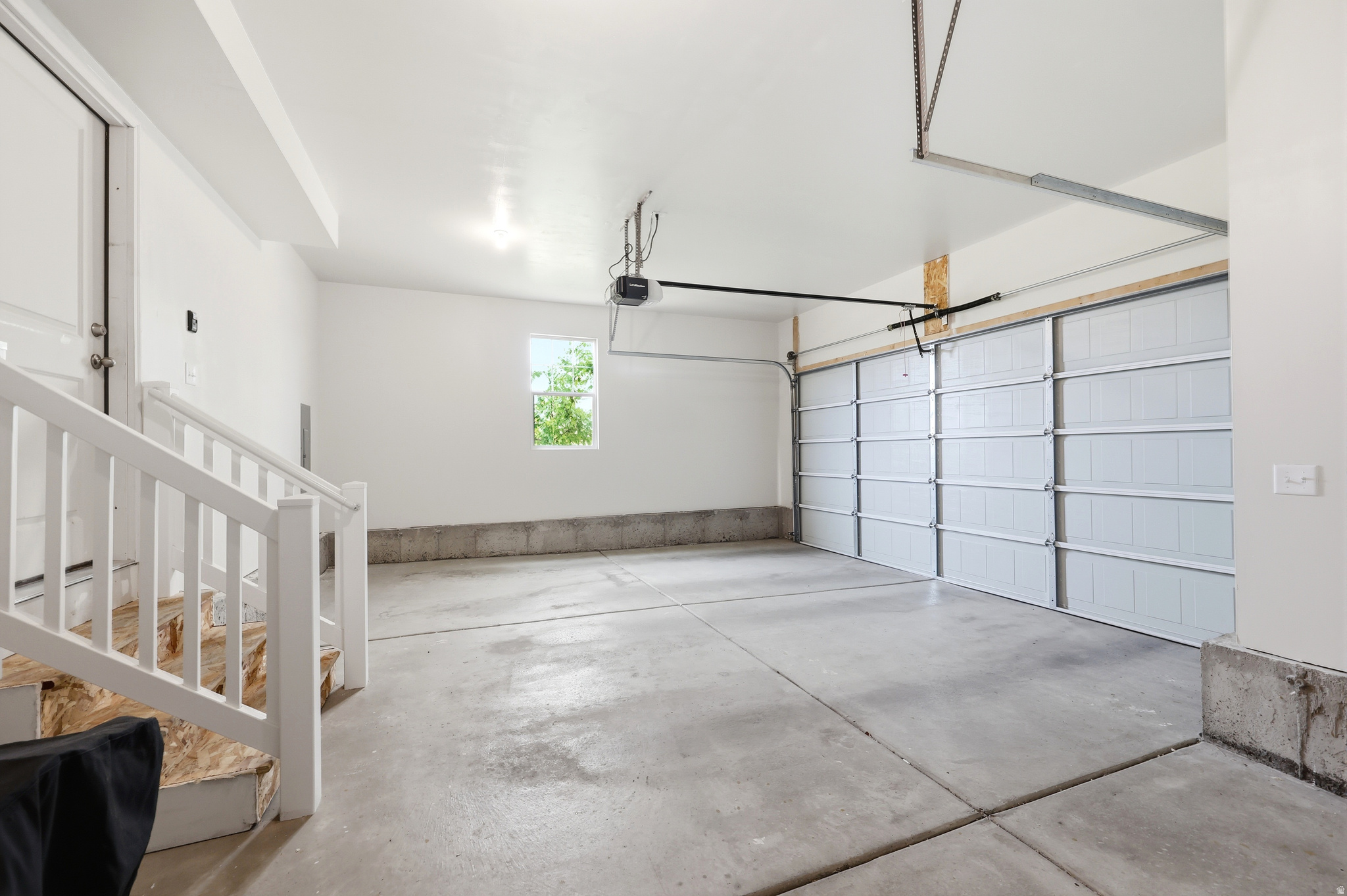 DEL MONTE TOWNHOMES - Residential