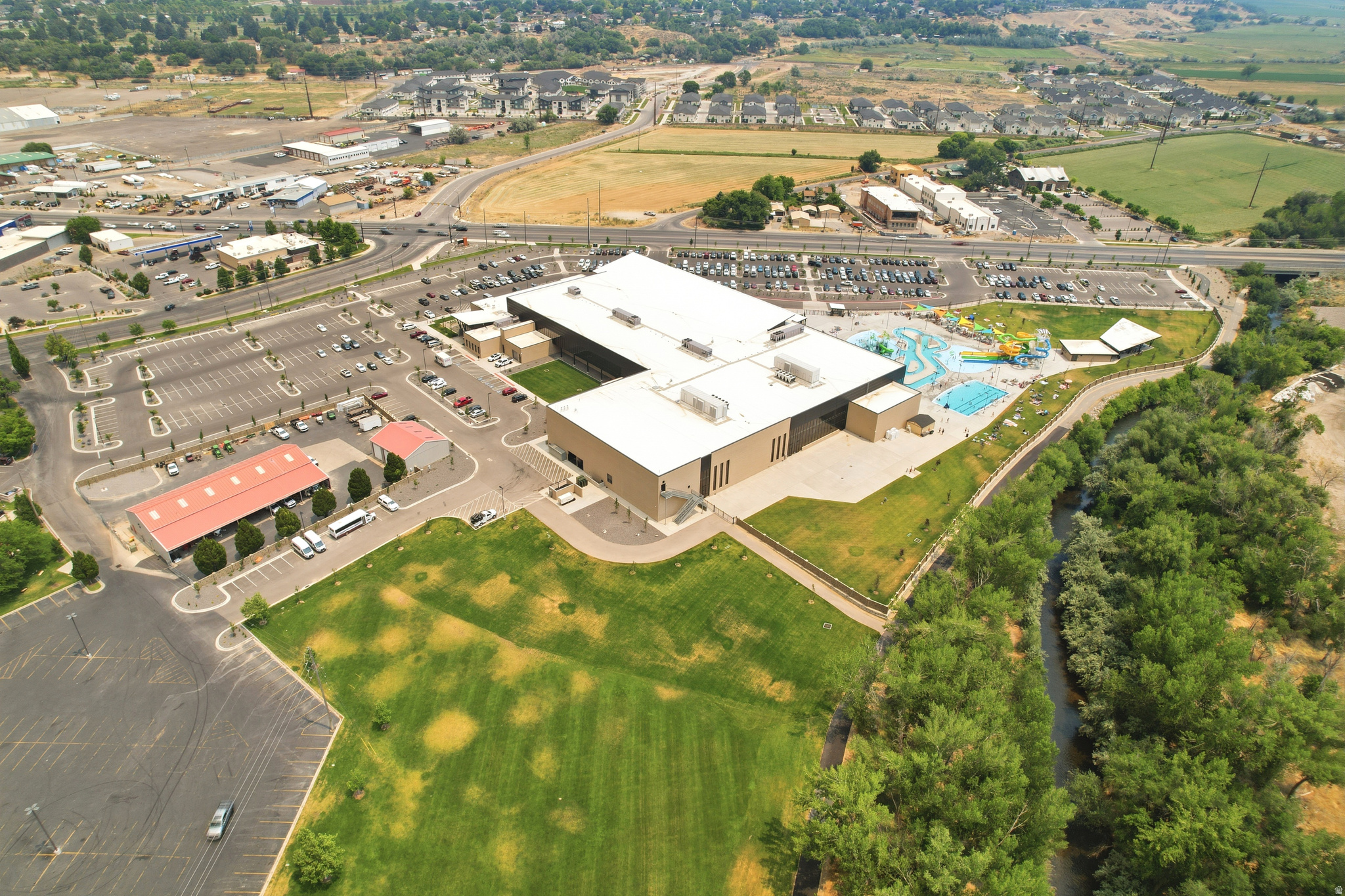 DEL MONTE TOWNHOMES - Residential