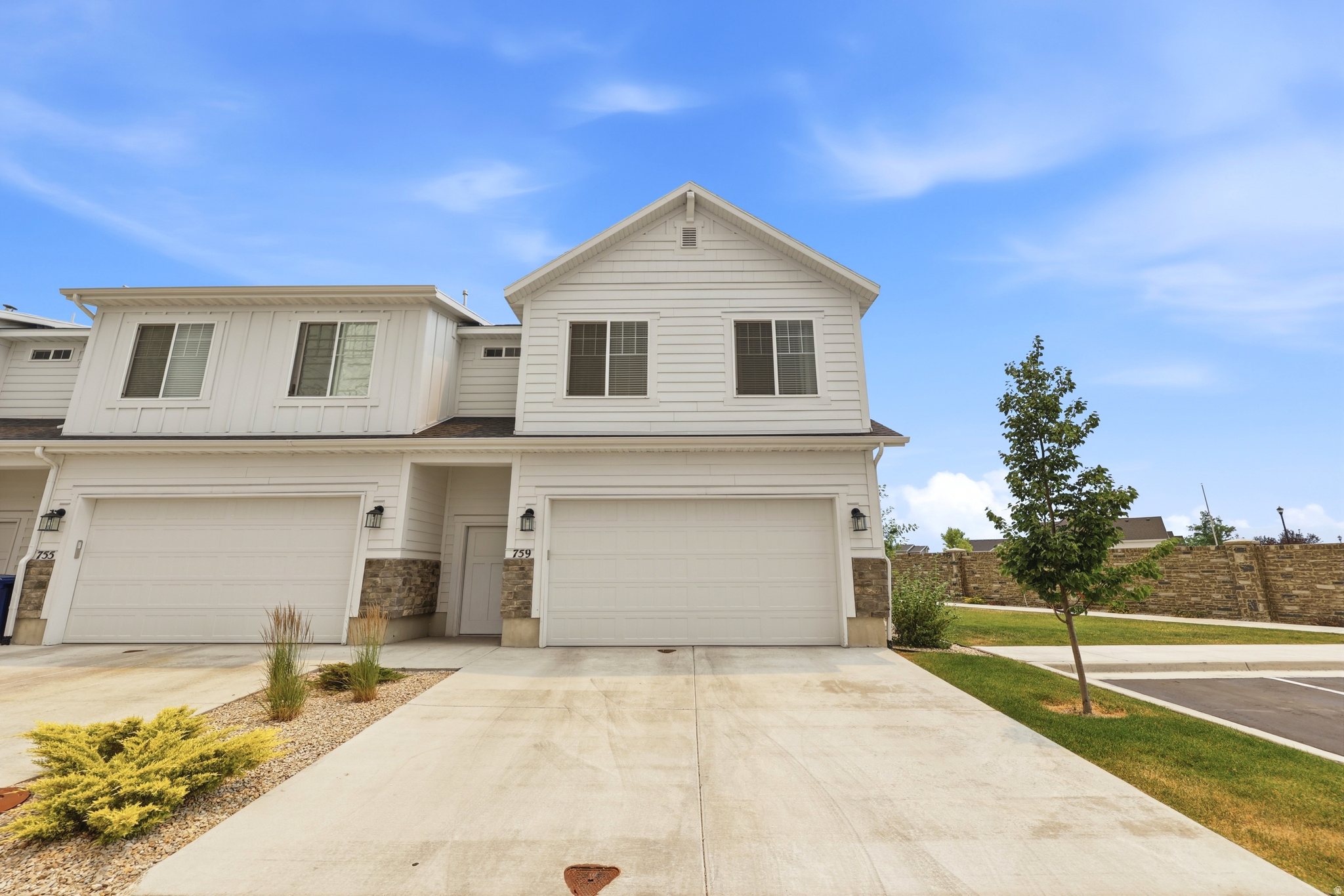DEL MONTE TOWNHOMES - Residential