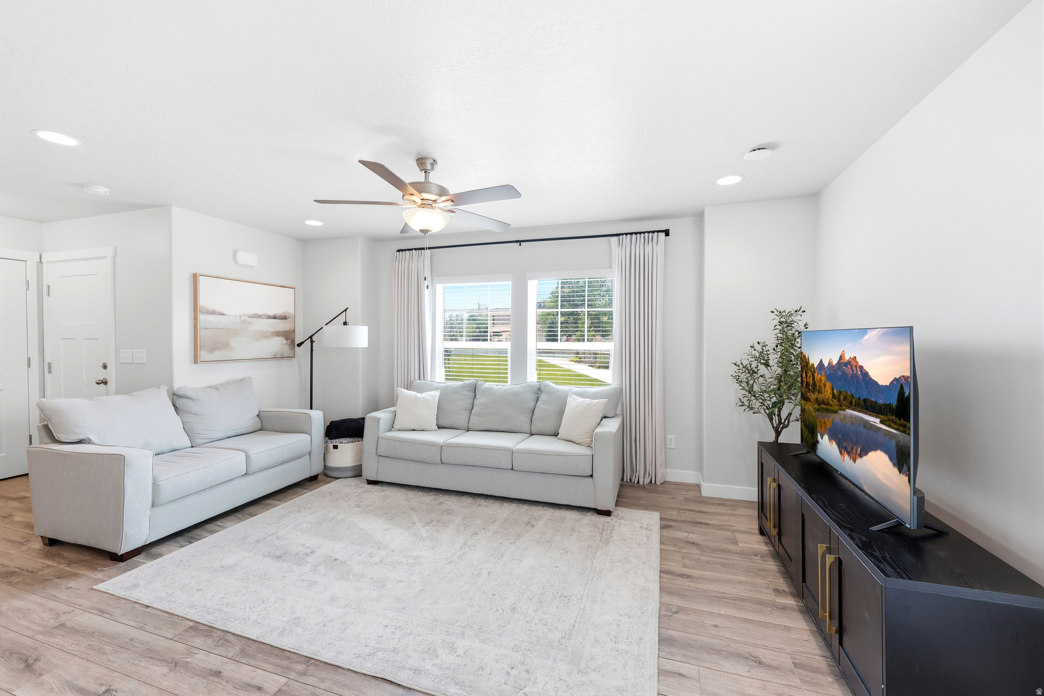 DEL MONTE TOWNHOMES - Residential