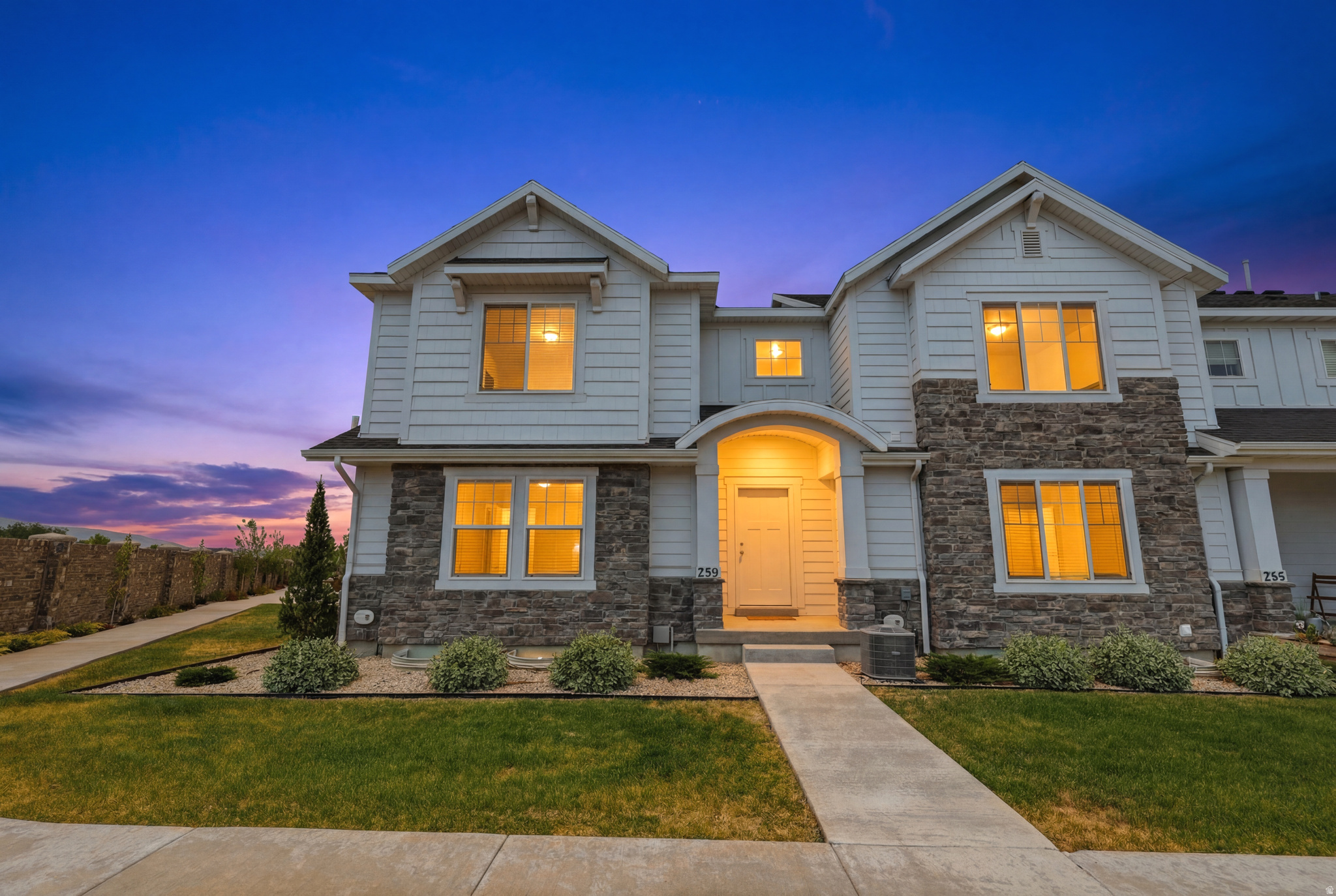 DEL MONTE TOWNHOMES - Residential
