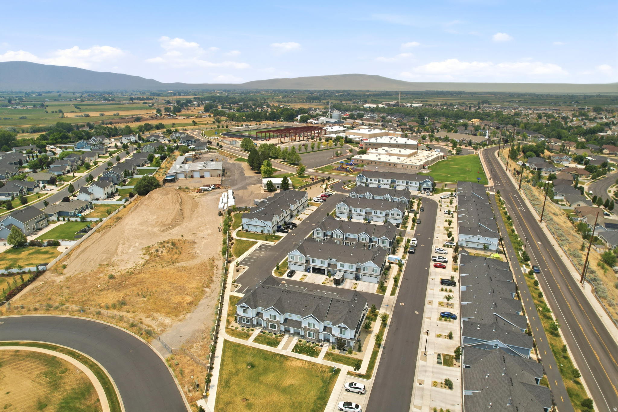 DEL MONTE TOWNHOMES - Residential