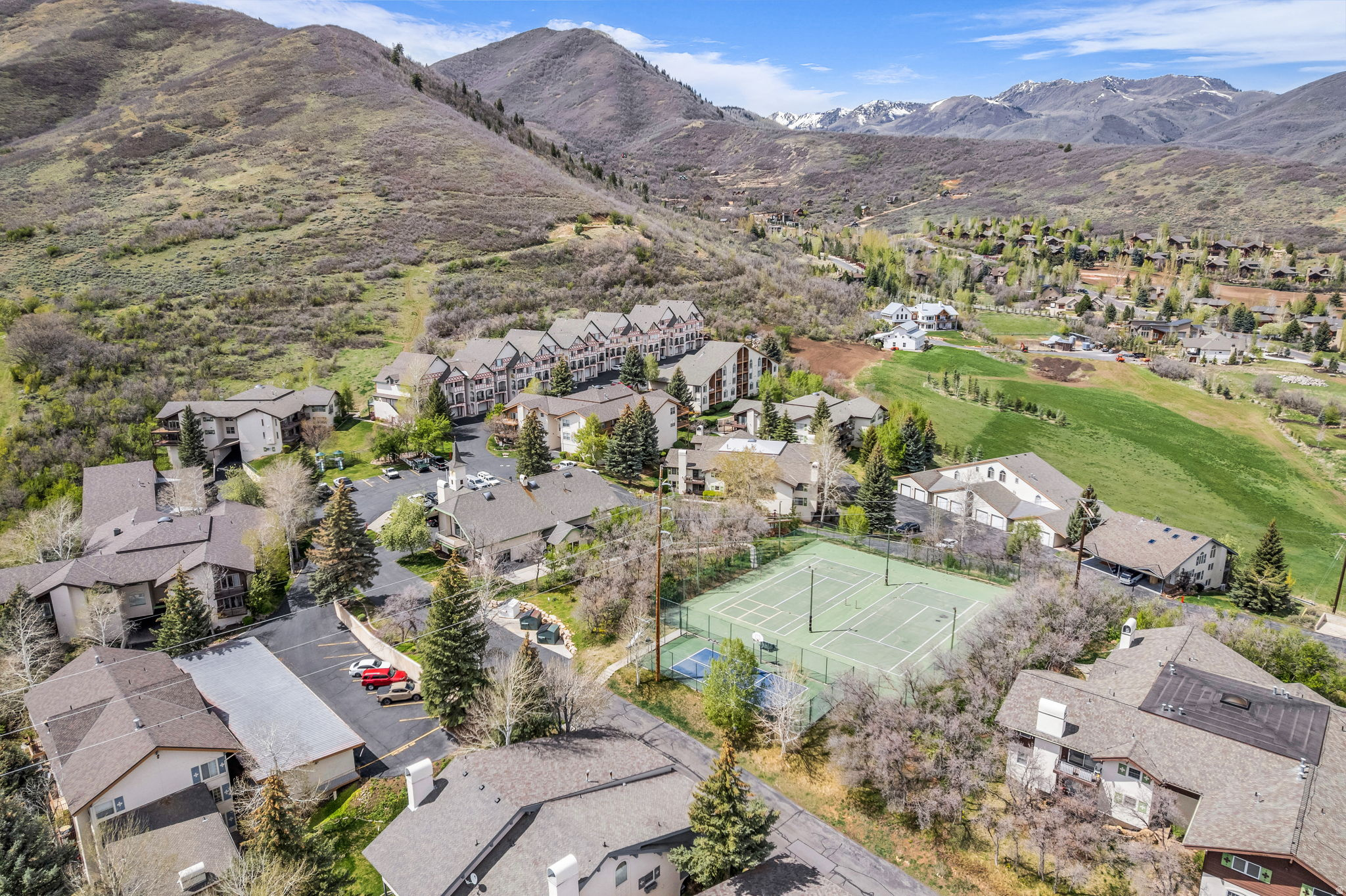 SWISS OAKS - Residential