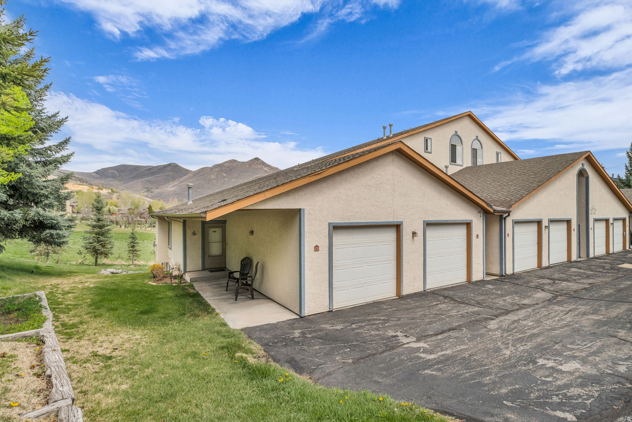 SWISS OAKS - Residential