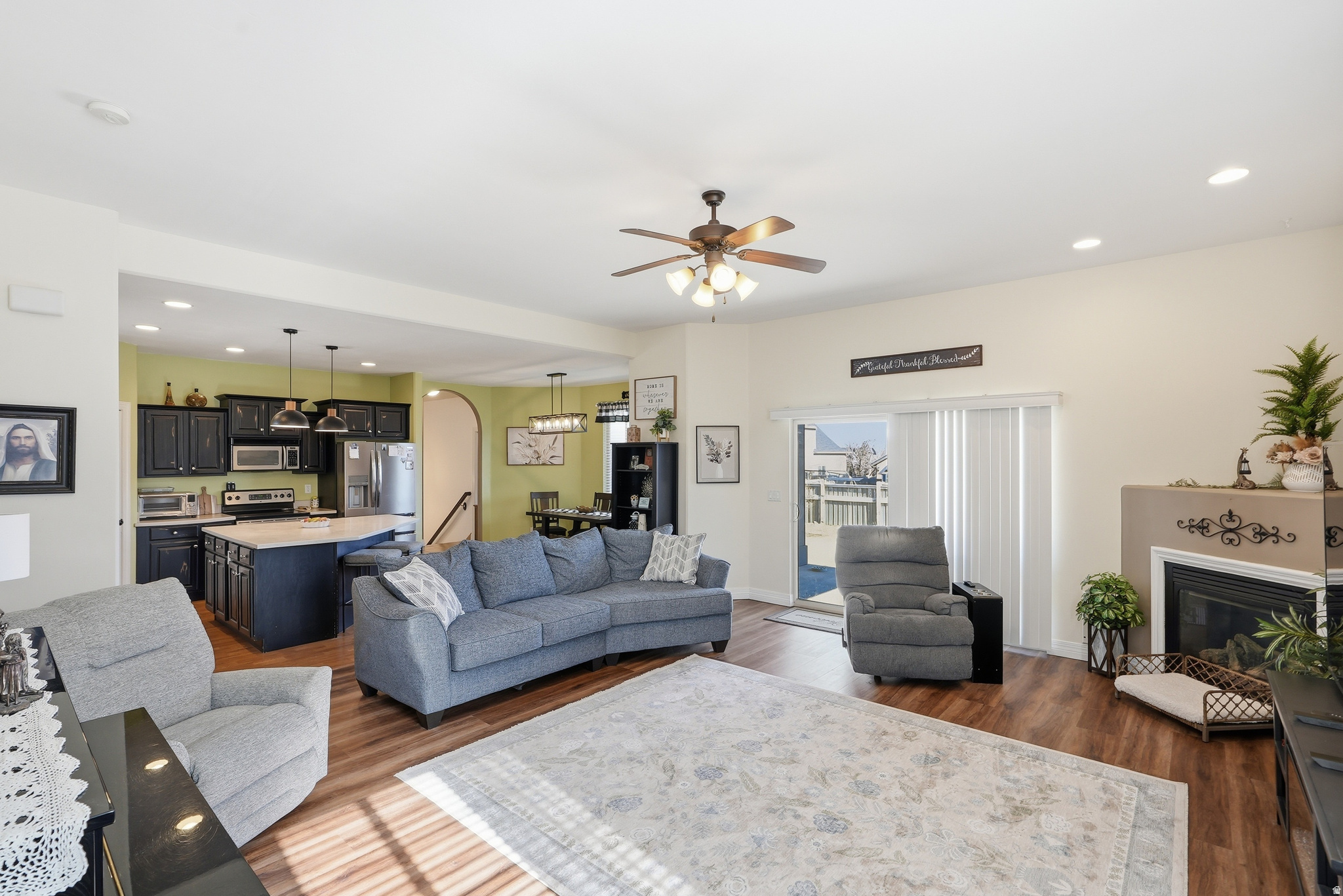 EAGLES GATE - Residential