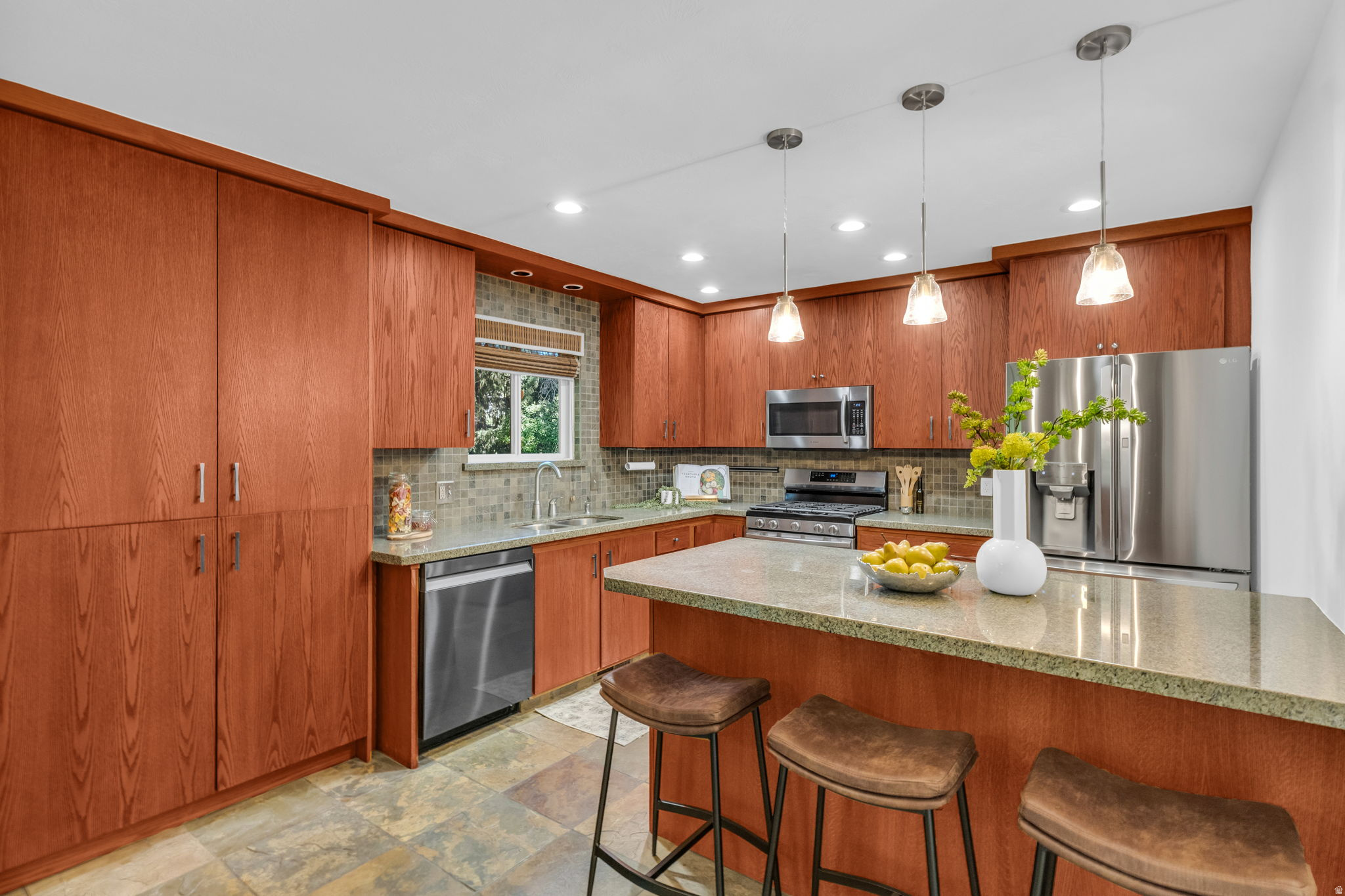 MAJESTIC CAN - Residential