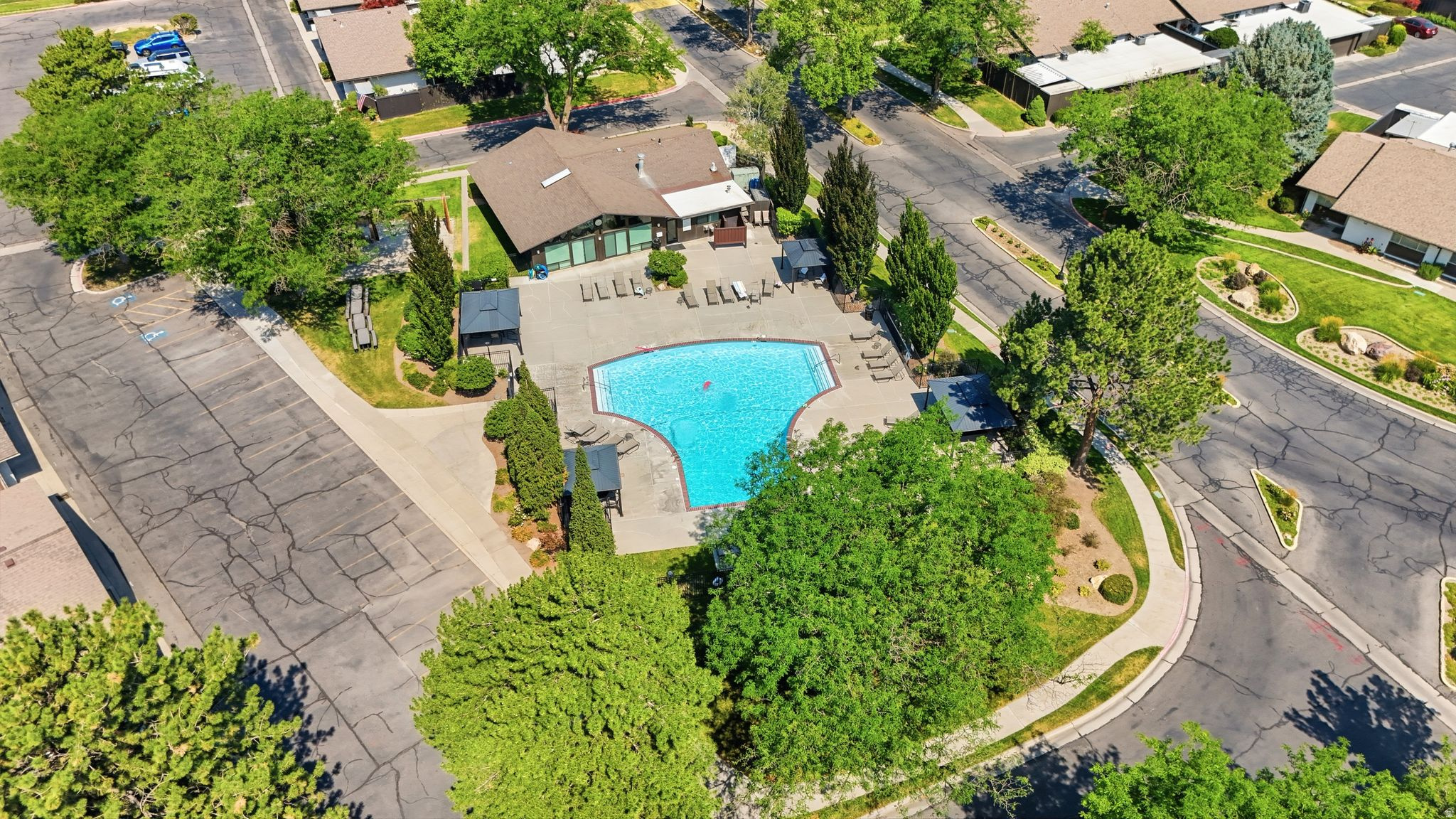 THREE FOUNTAINS - Residential