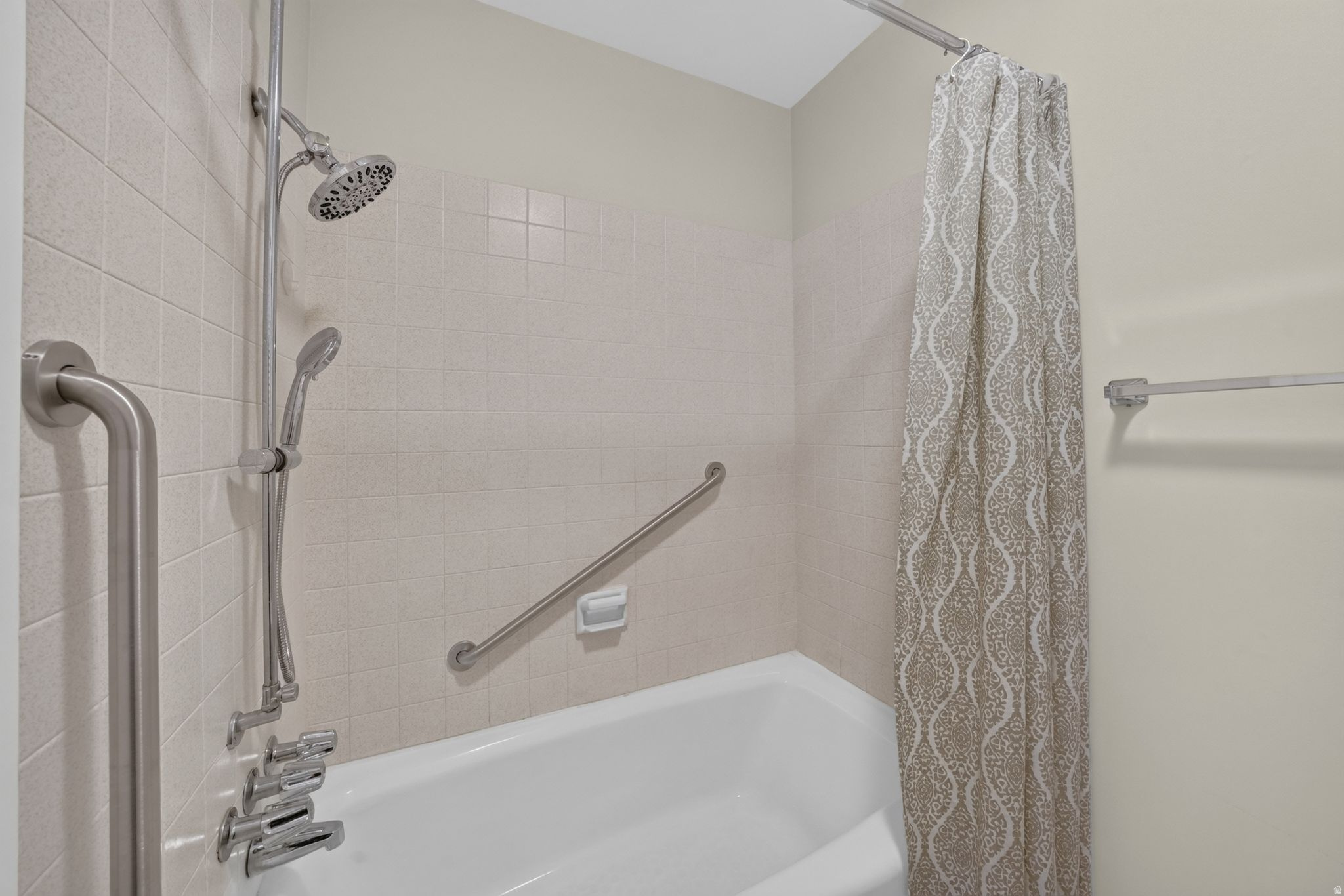 THREE FOUNTAINS - Residential
