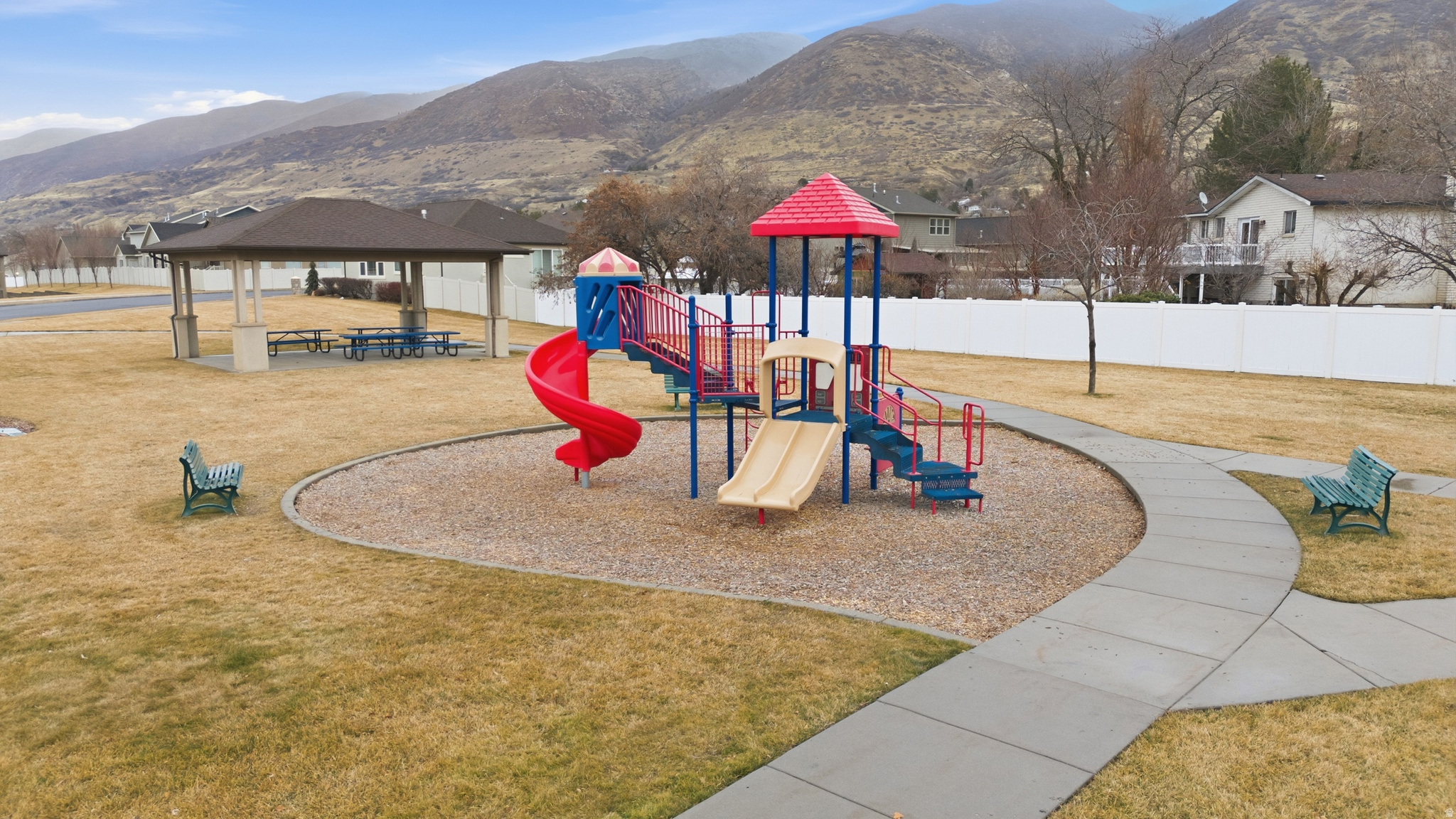 PINEAE VILLAGE - Residential