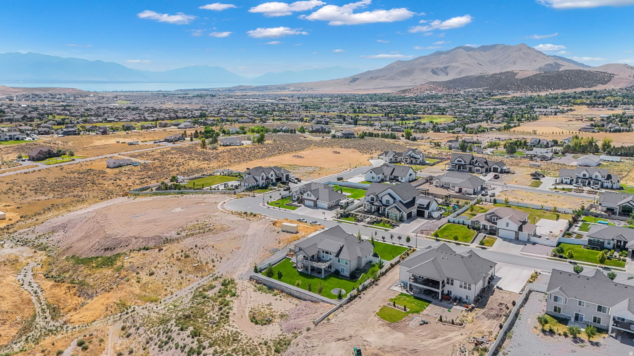LAKE VIEW ESTATE - Residential
