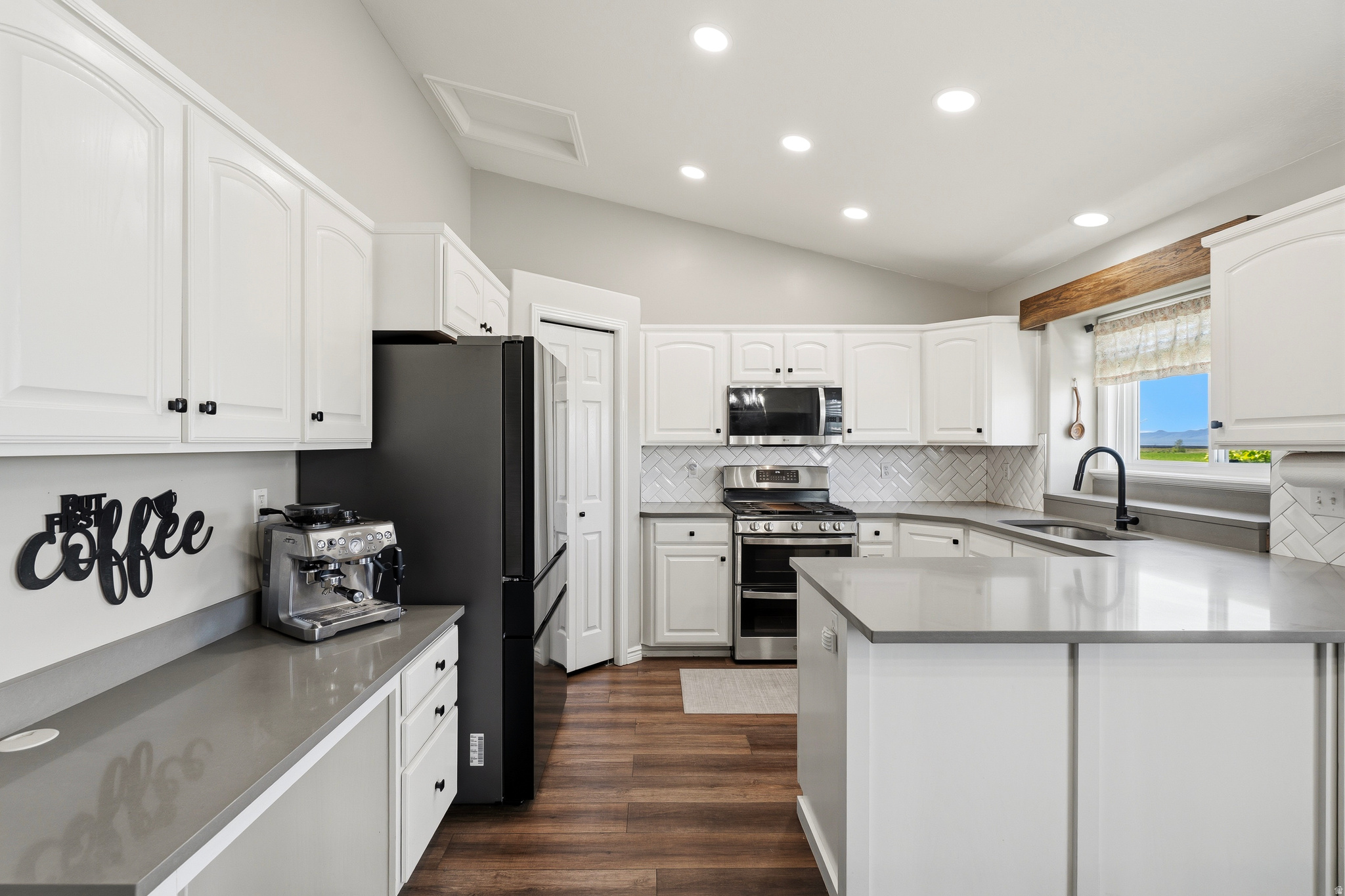 SUNSET FARMS ESTATE - Residential