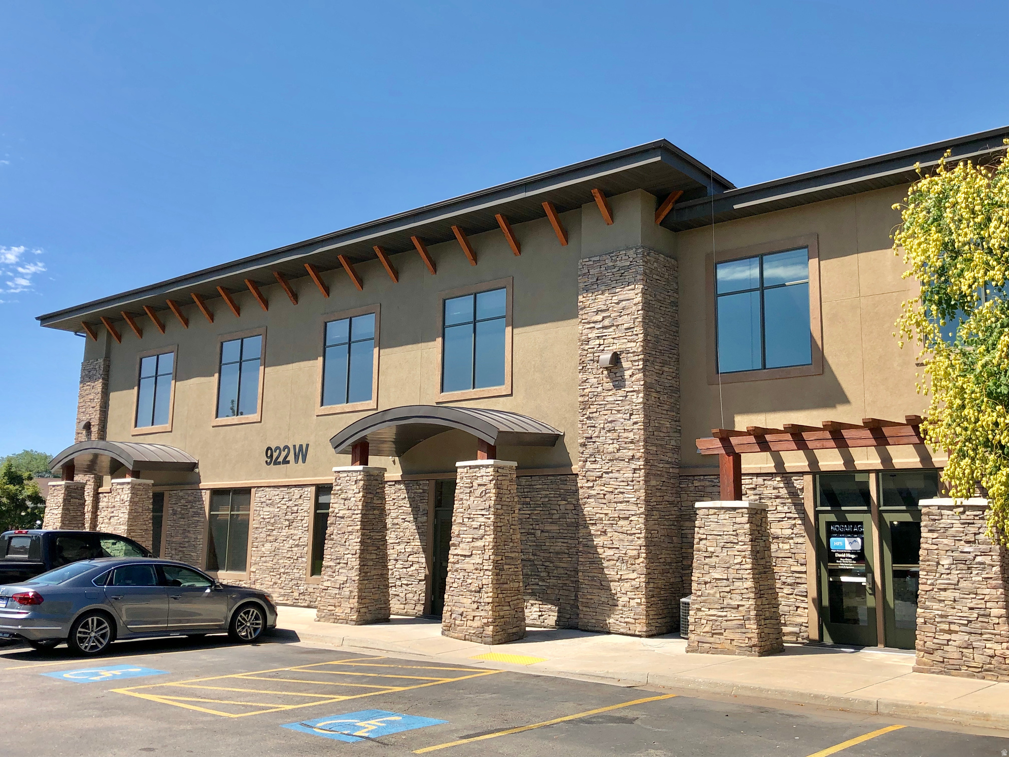 GREAT location just off 106th South and walking distance to Mulligans Golf Facility and amazing restaurants in the Jordan River Shops. 1st Floor Office Suites available in this nicely updated building with light and bright windows. Large open area plus 2 offices. Owner on site and is very responsive to the needs of tenants. New flooring, new paint and lots of updates make this ready to move in.  585 USF / 655 RSF.
