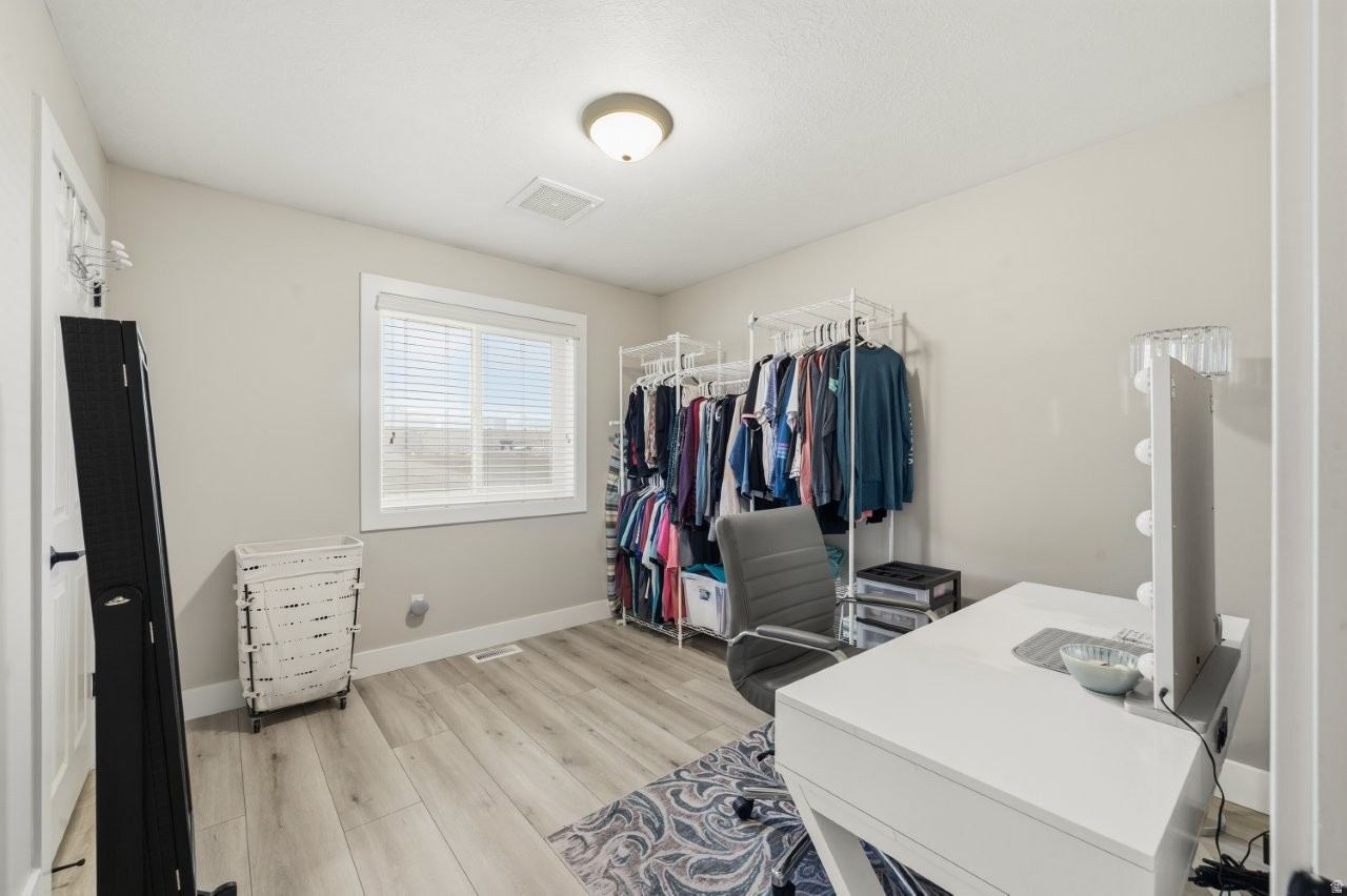 MEADOW PARK #10 - Residential